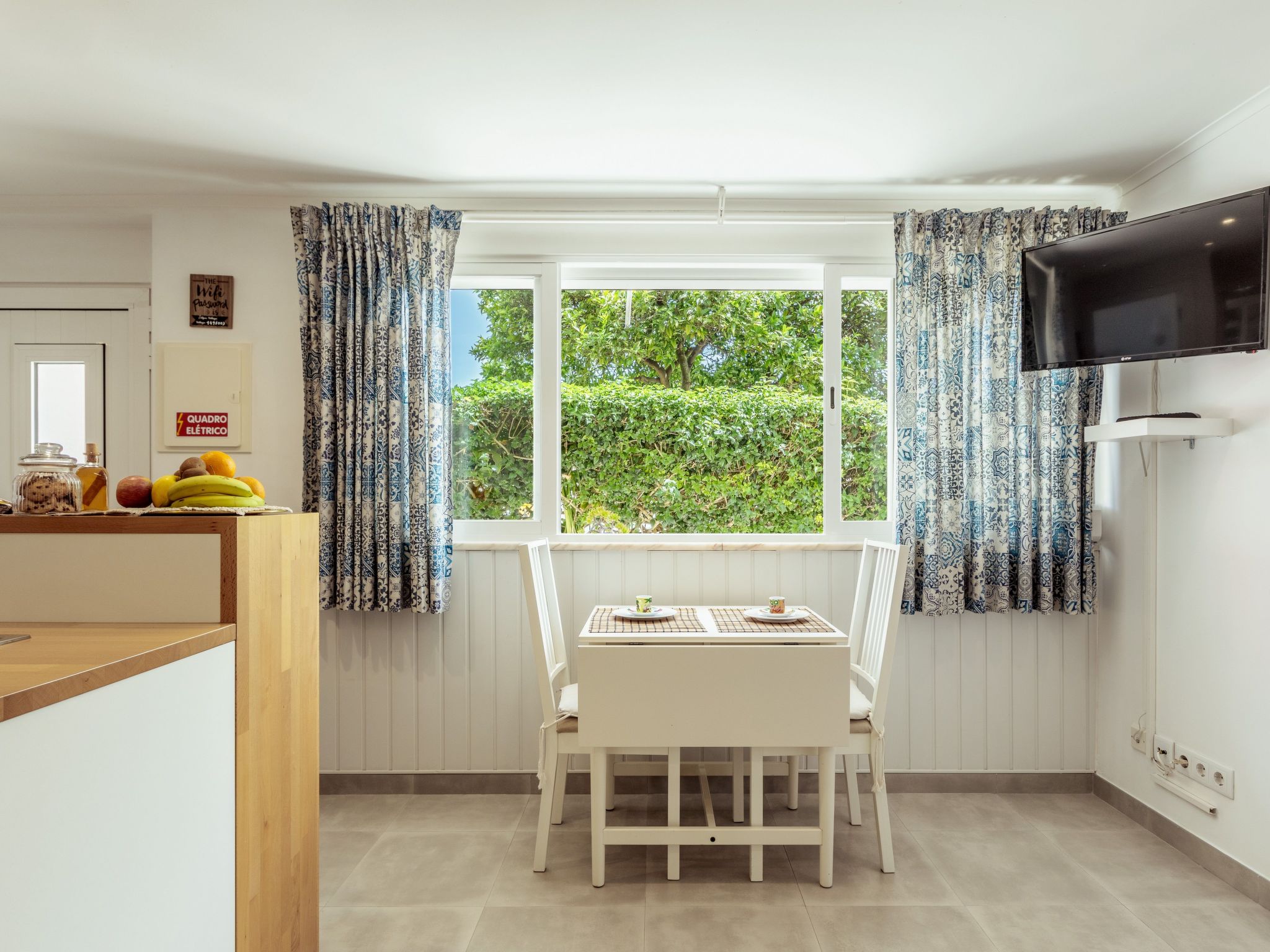 In Algés mit Kleinem gemeinsamem Pool-Binnen