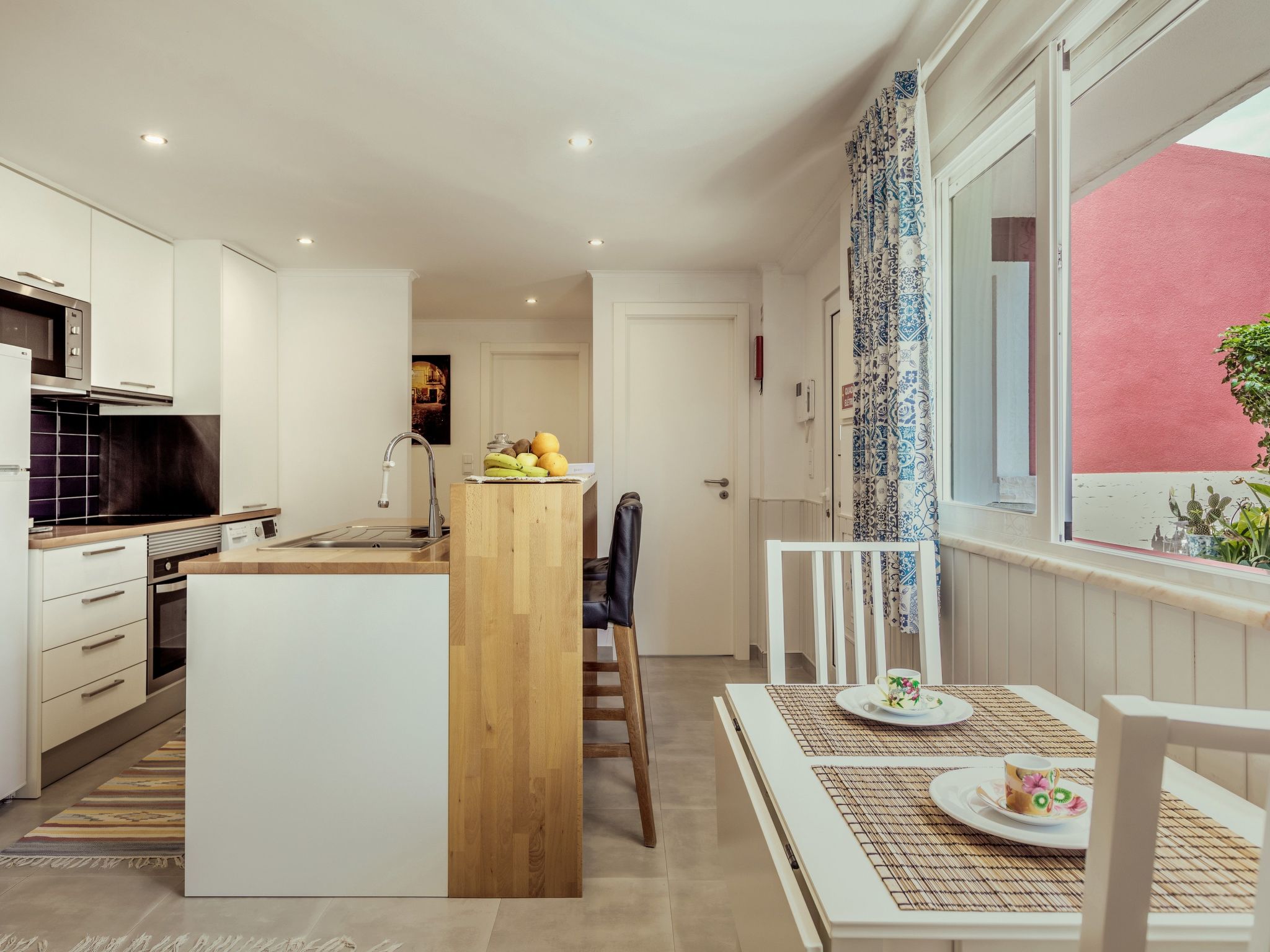 In Algés mit Kleinem gemeinsamem Pool-Binnen