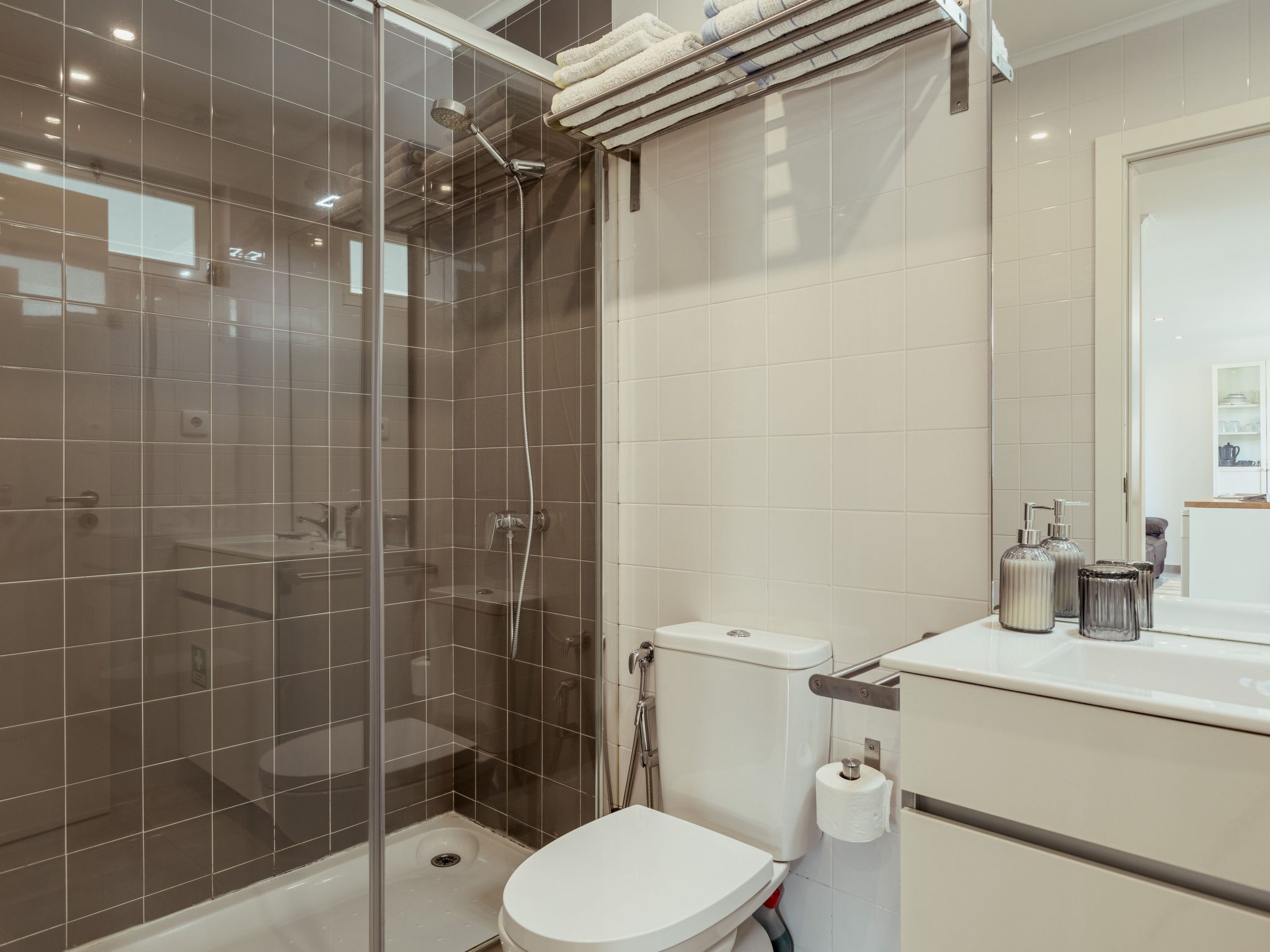 In Algés mit Kleinem gemeinsamem Pool-Binnen