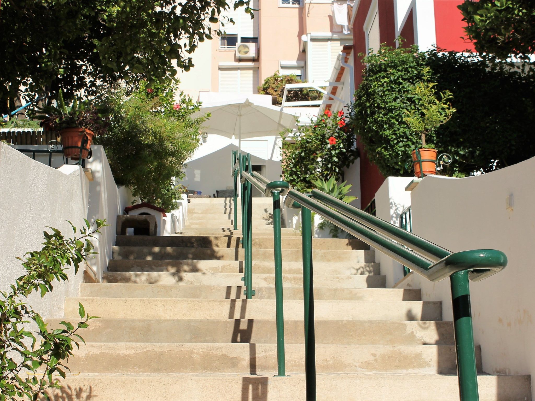 In Algés mit Kleinem gemeinsamem Pool-Binnen