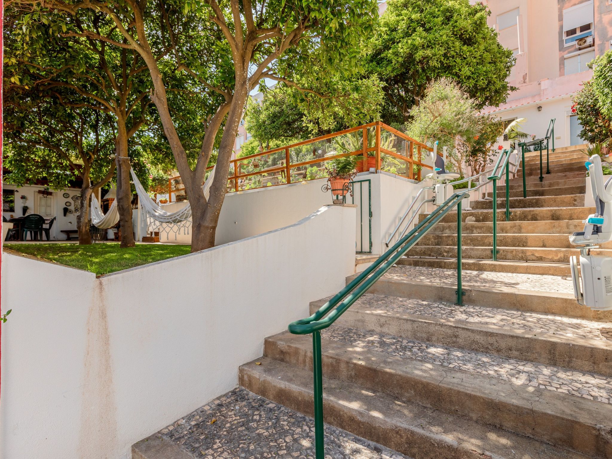 In Algés mit Kleinem gemeinsamem Pool-Binnen