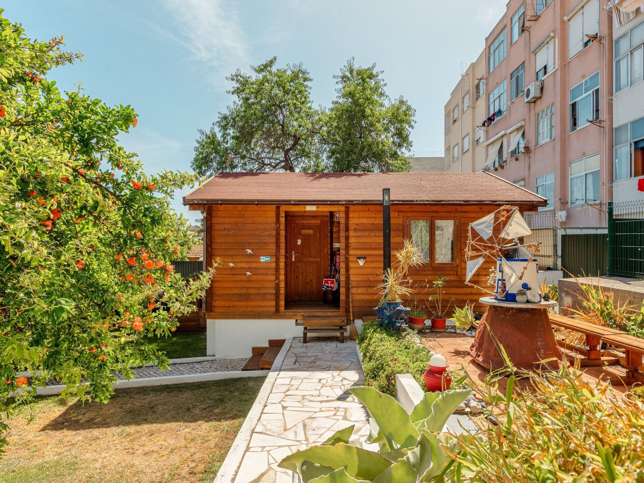 In Algés mit Kleinem gemeinsamem Pool-Binnen