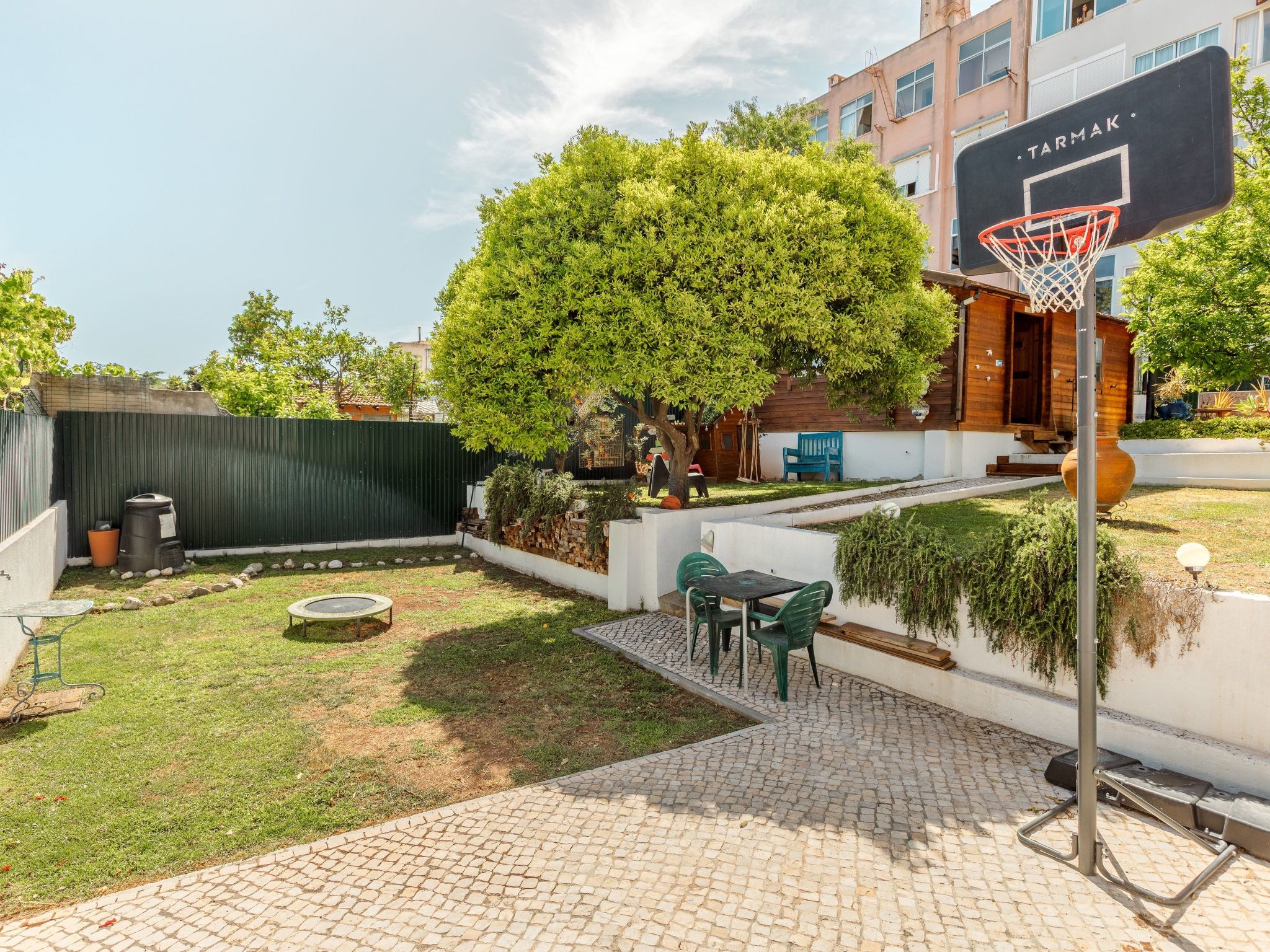 In Algés mit Kleinem gemeinsamem Pool-Binnen