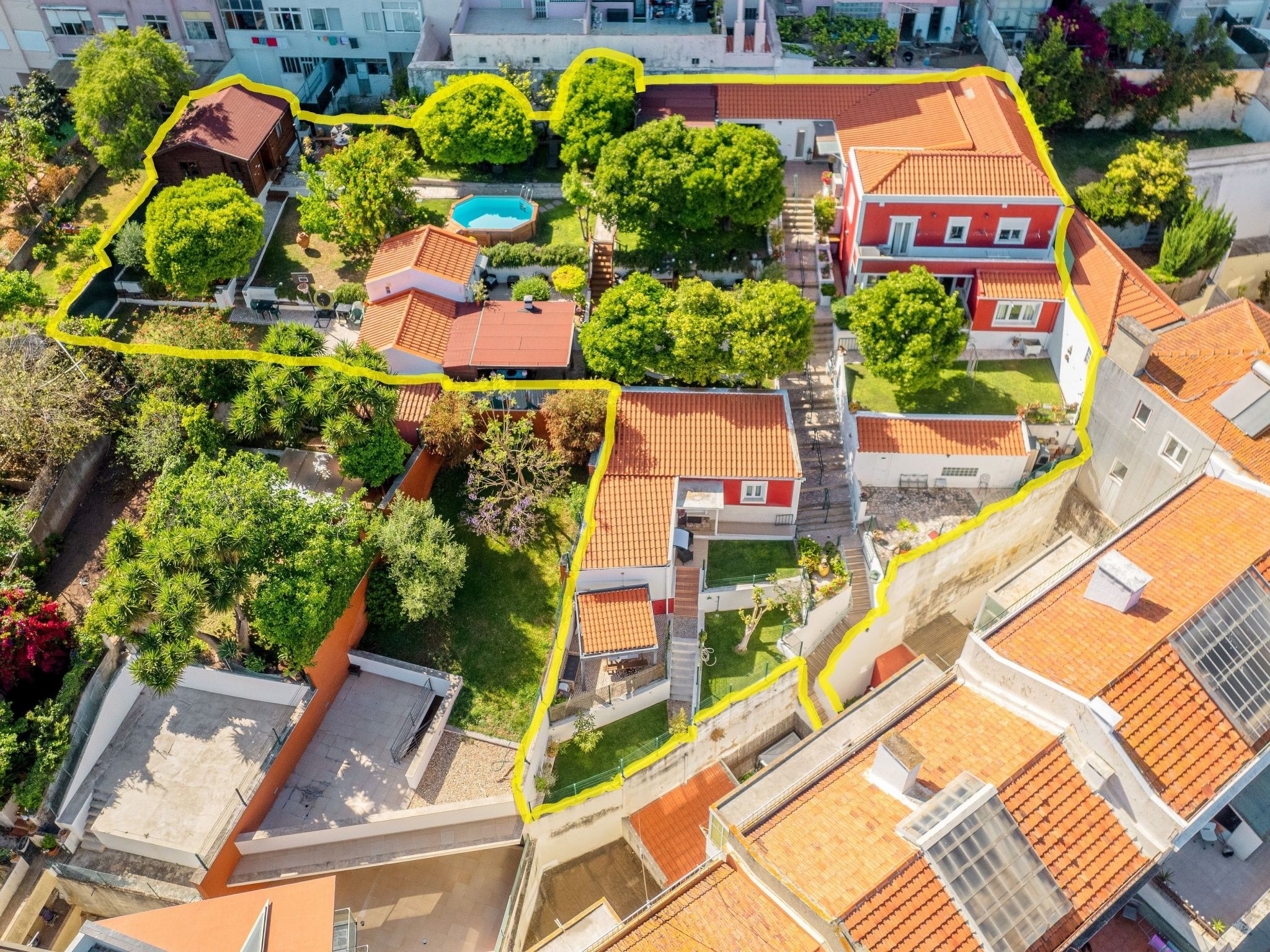 In Algés mit Kleinem gemeinsamem Pool-Binnen