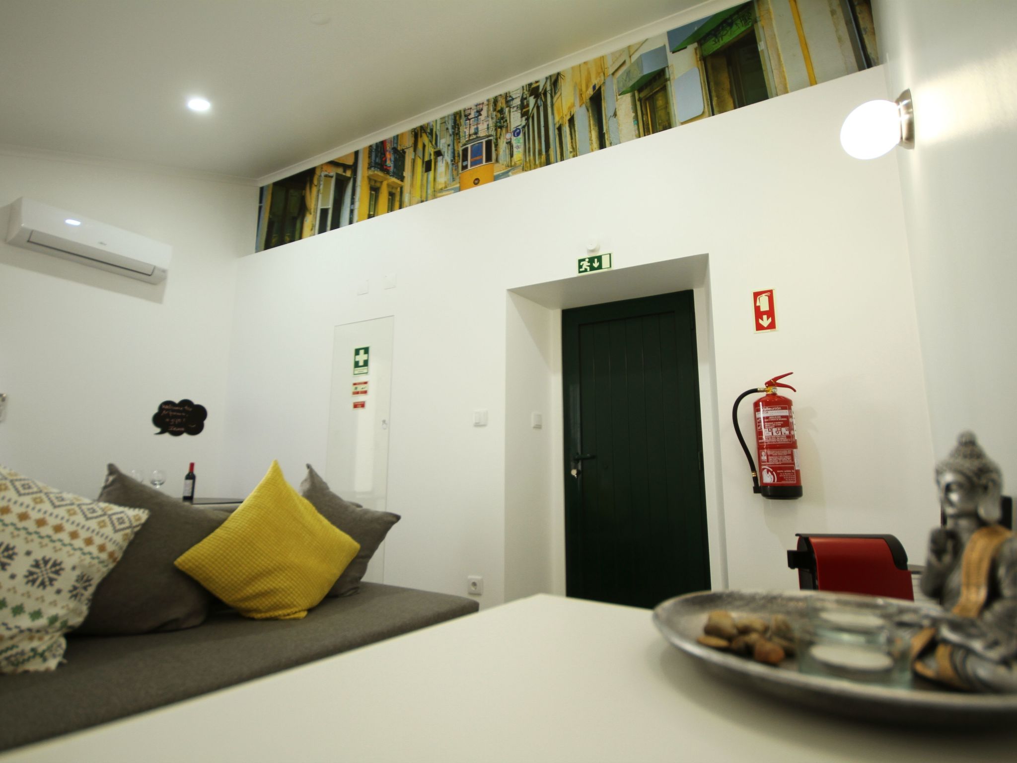 Alfama Right Point, Erstaunliches Haus