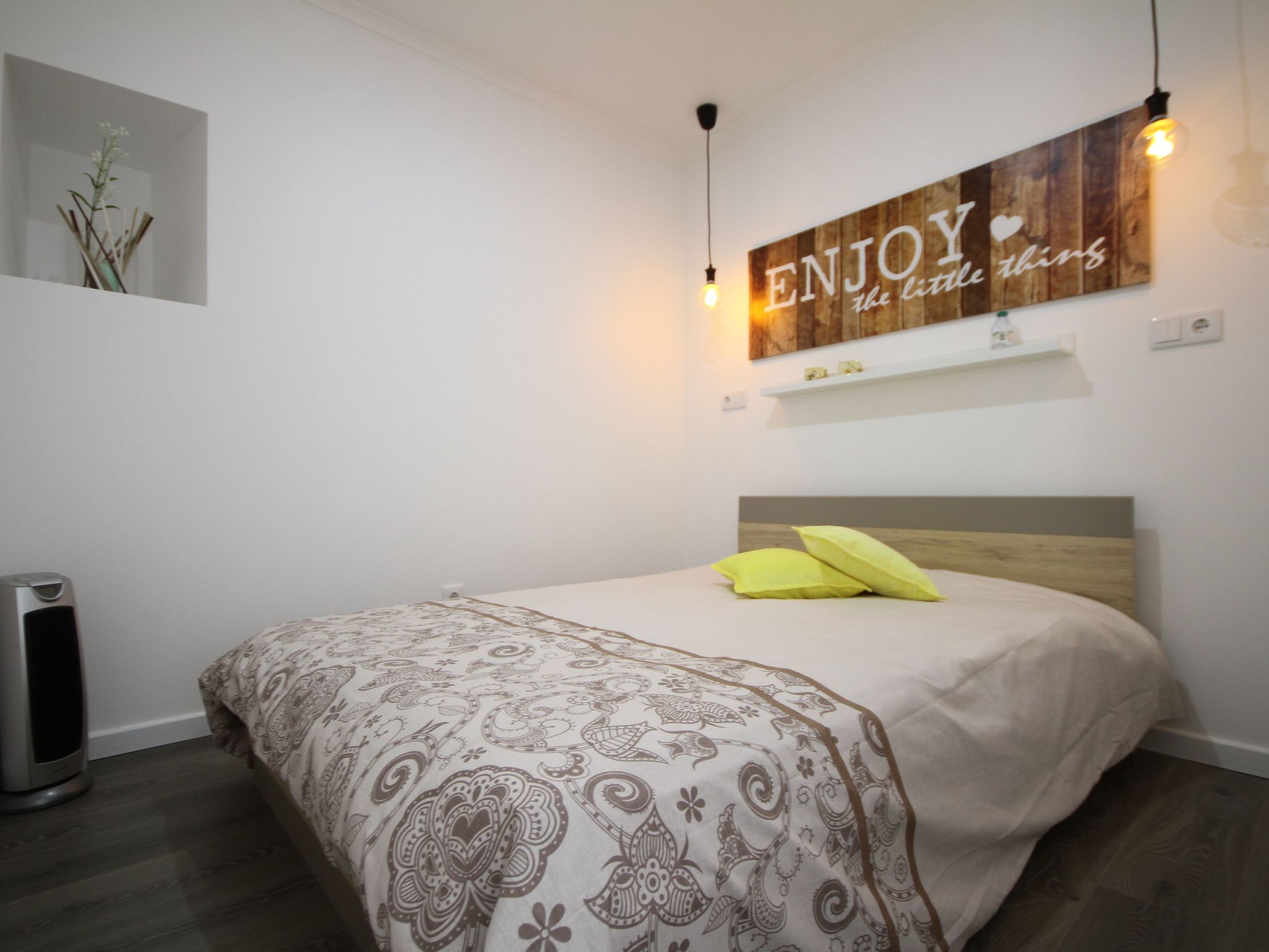 Alfama Right Point, Trendy Haus-Image-tags.info