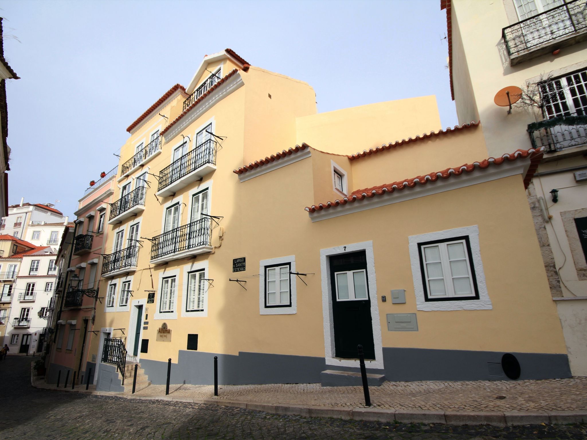 Alfama Right Point, Trendy Haus-Buiten