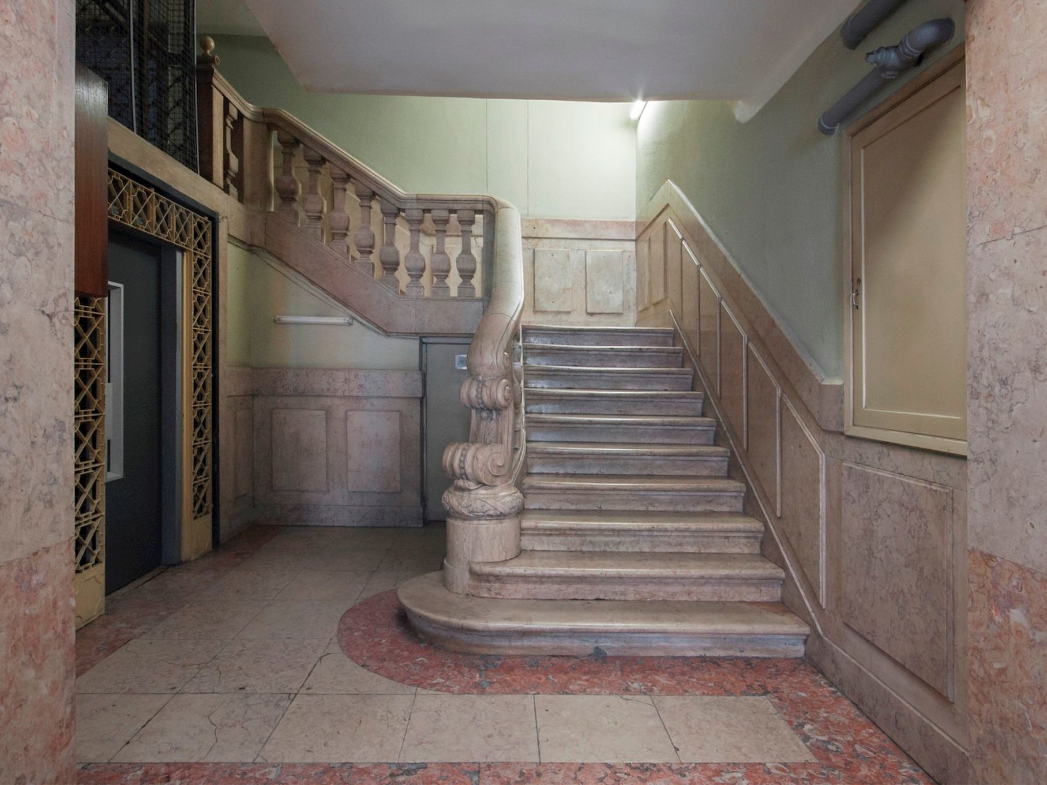 The Canary, geräumig mit Blick auf historische Stätten - Image-tags.info