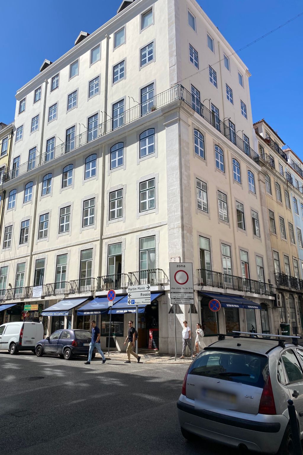 The Canary, geräumig mit Blick auf historische Stätten - Image-tags.info