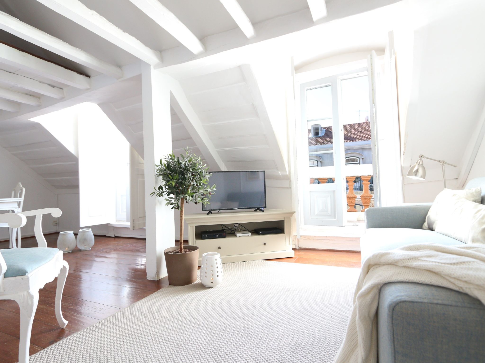 Penthouse mit Sonnendeck auf dem Dach in Downtown - Image-tags.info