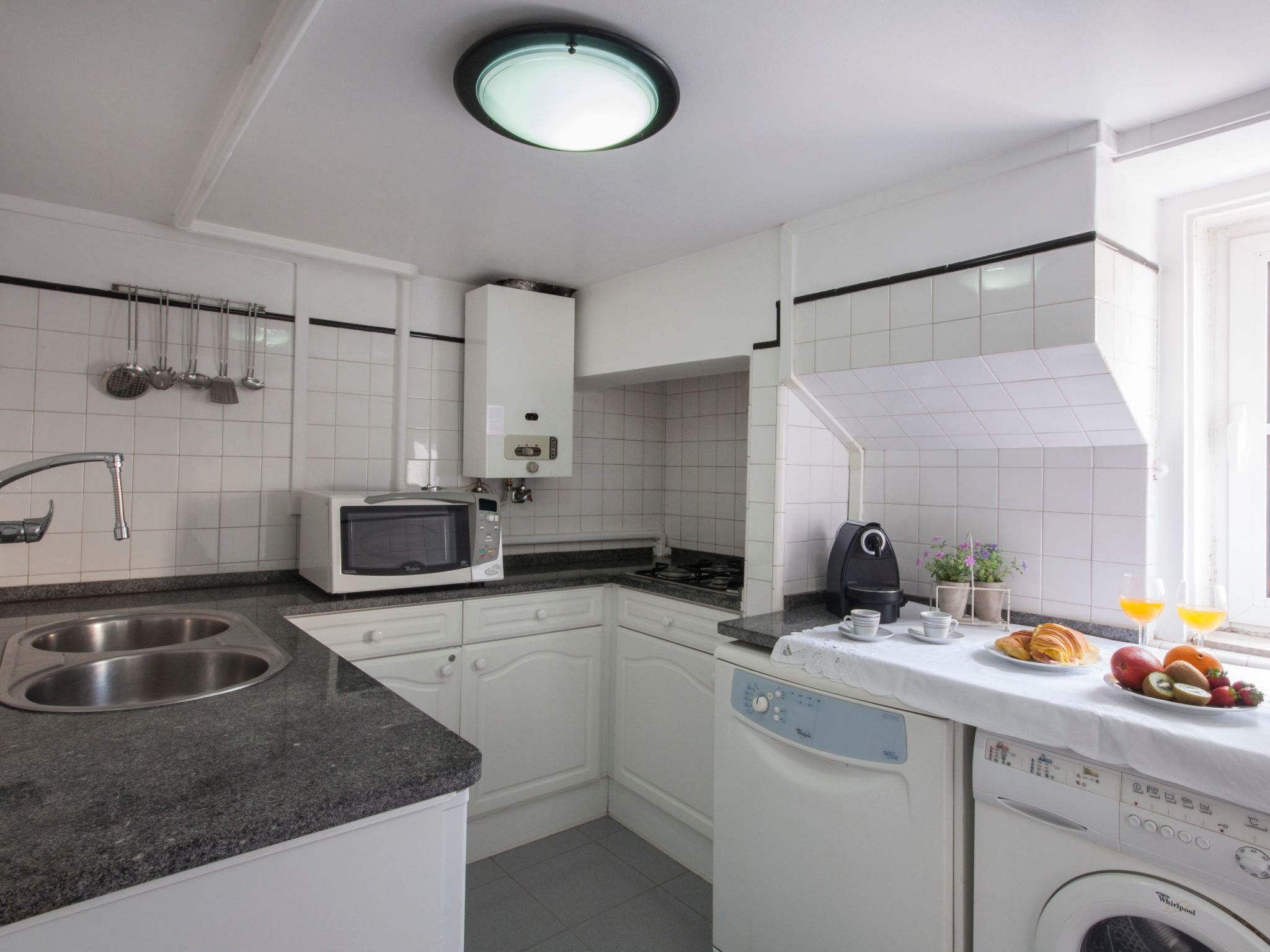 Schicker urbaner Rückzugsort in der Innenstadt, Balkon und Ausblick - Image-tags.info