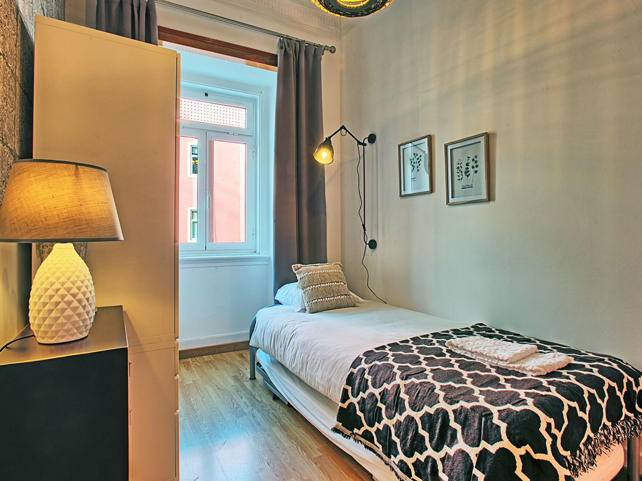 António Pedro-Binnen