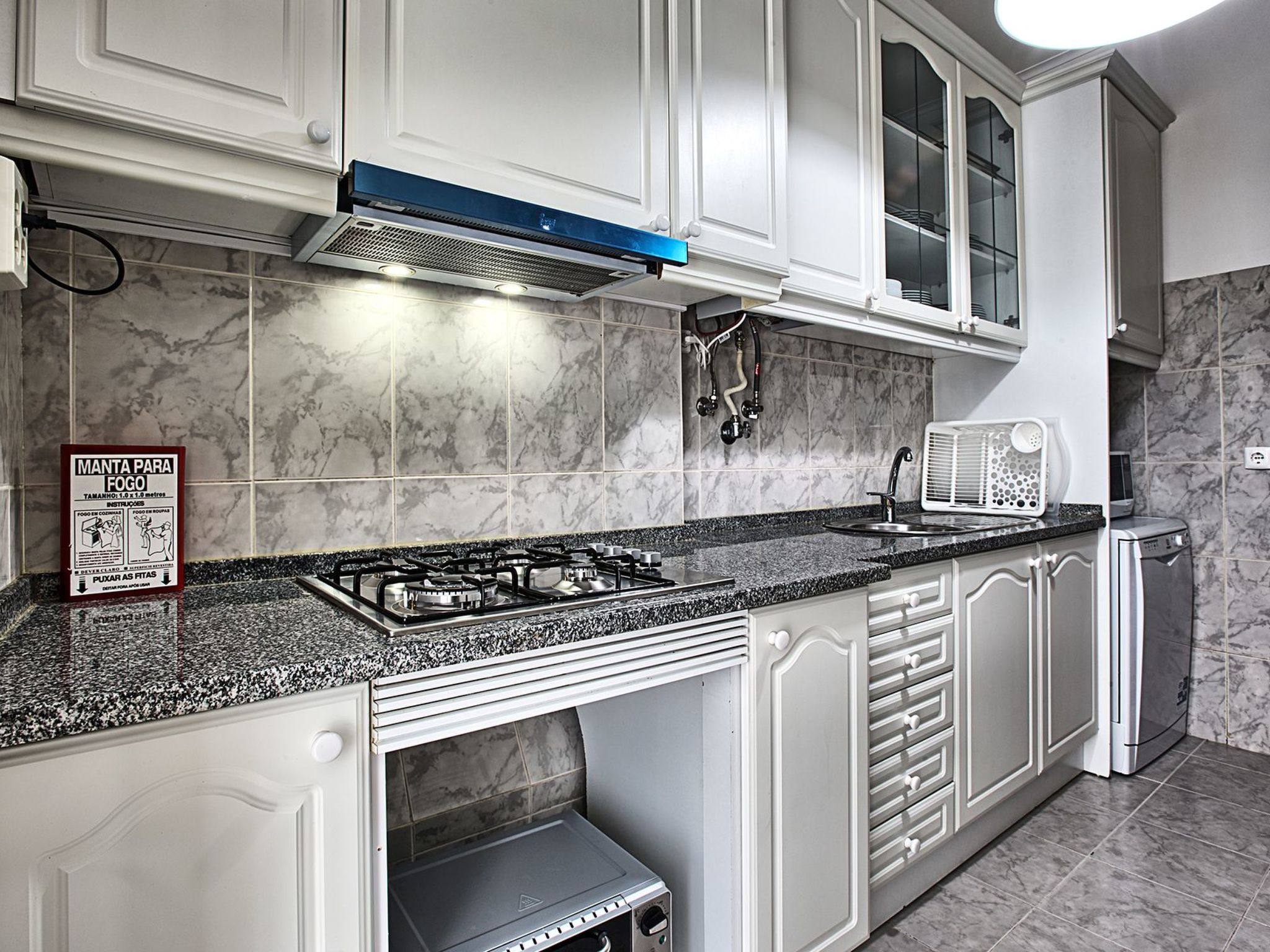 António Pedro-Binnen