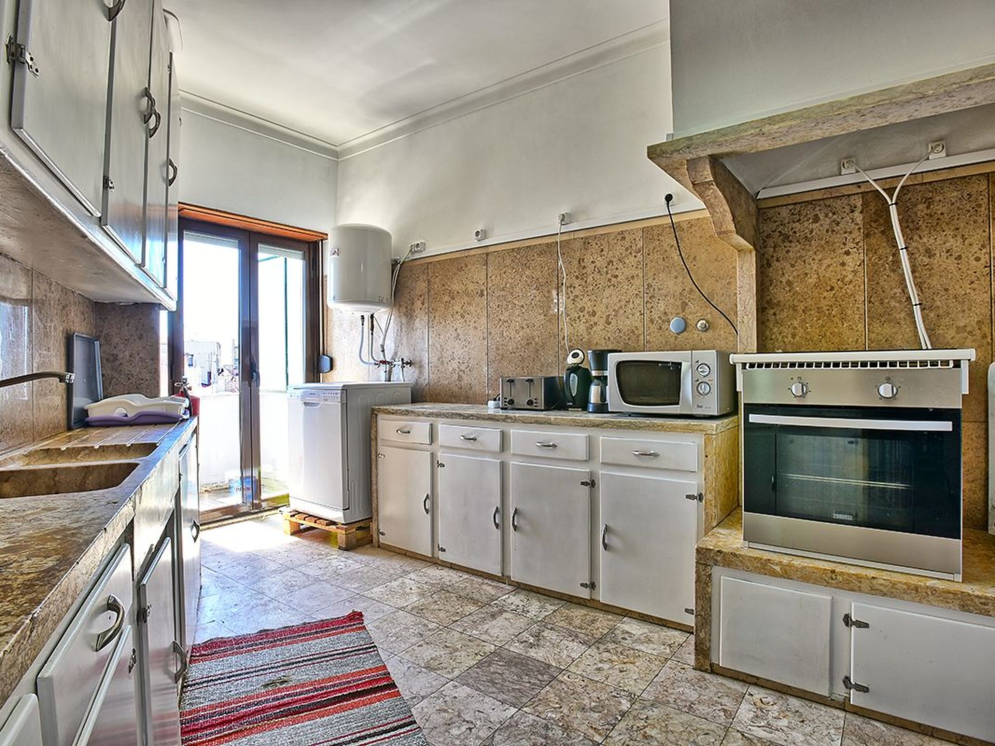 "Apolonia" mit Waschmaschine-Binnen