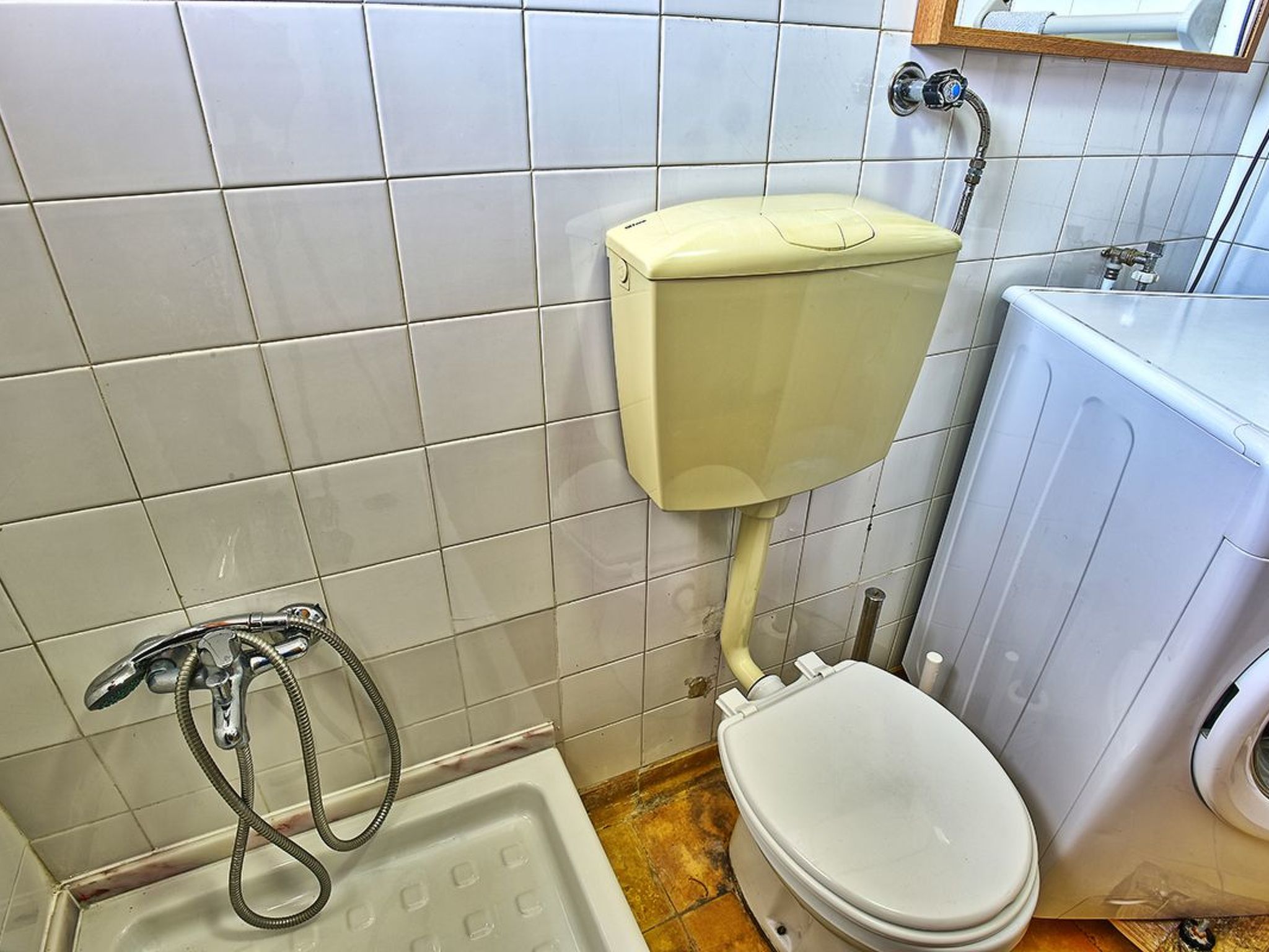 "Apolonia" mit Waschmaschine-Binnen