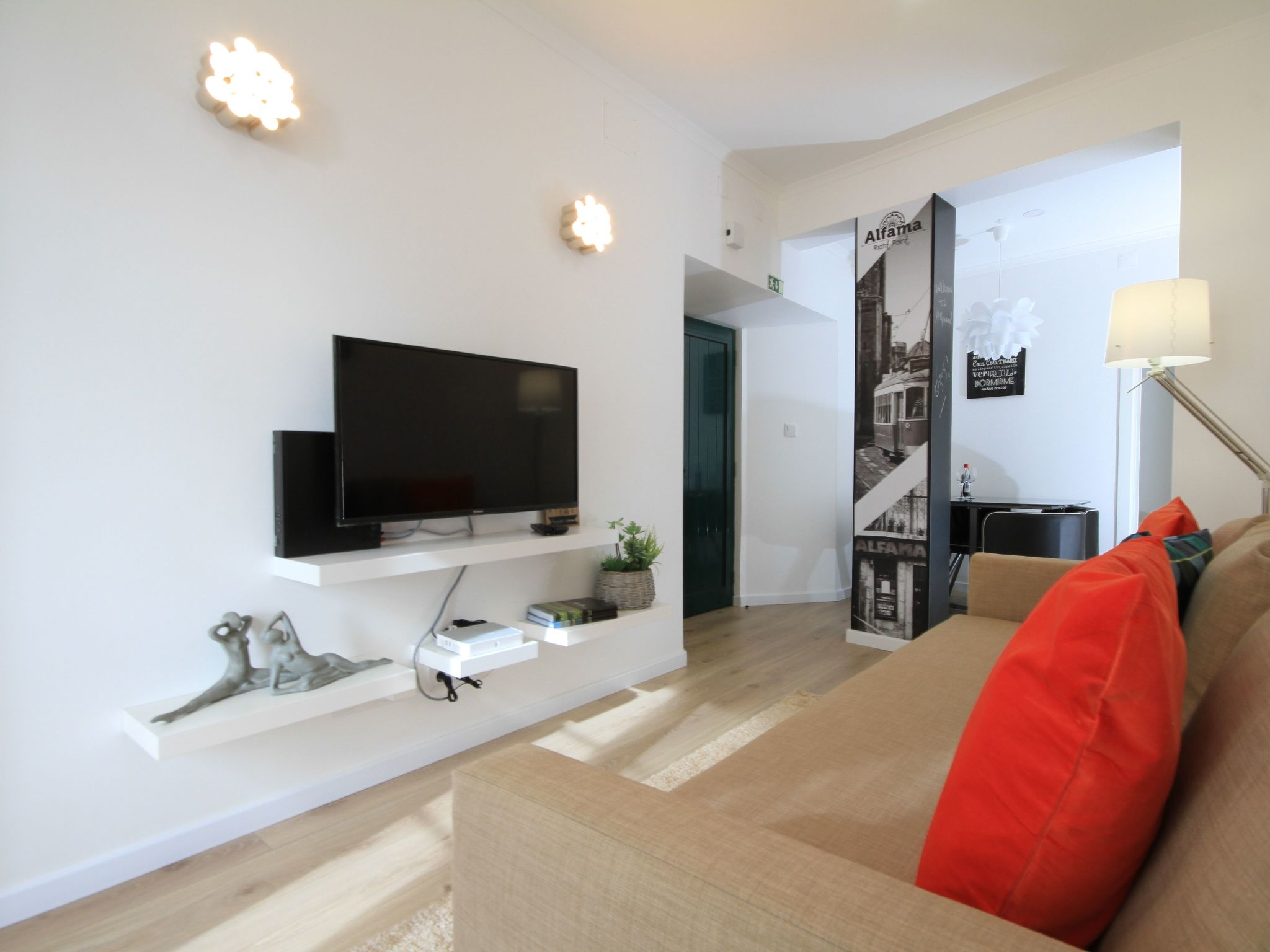 Alfama Right Point, Happiness House