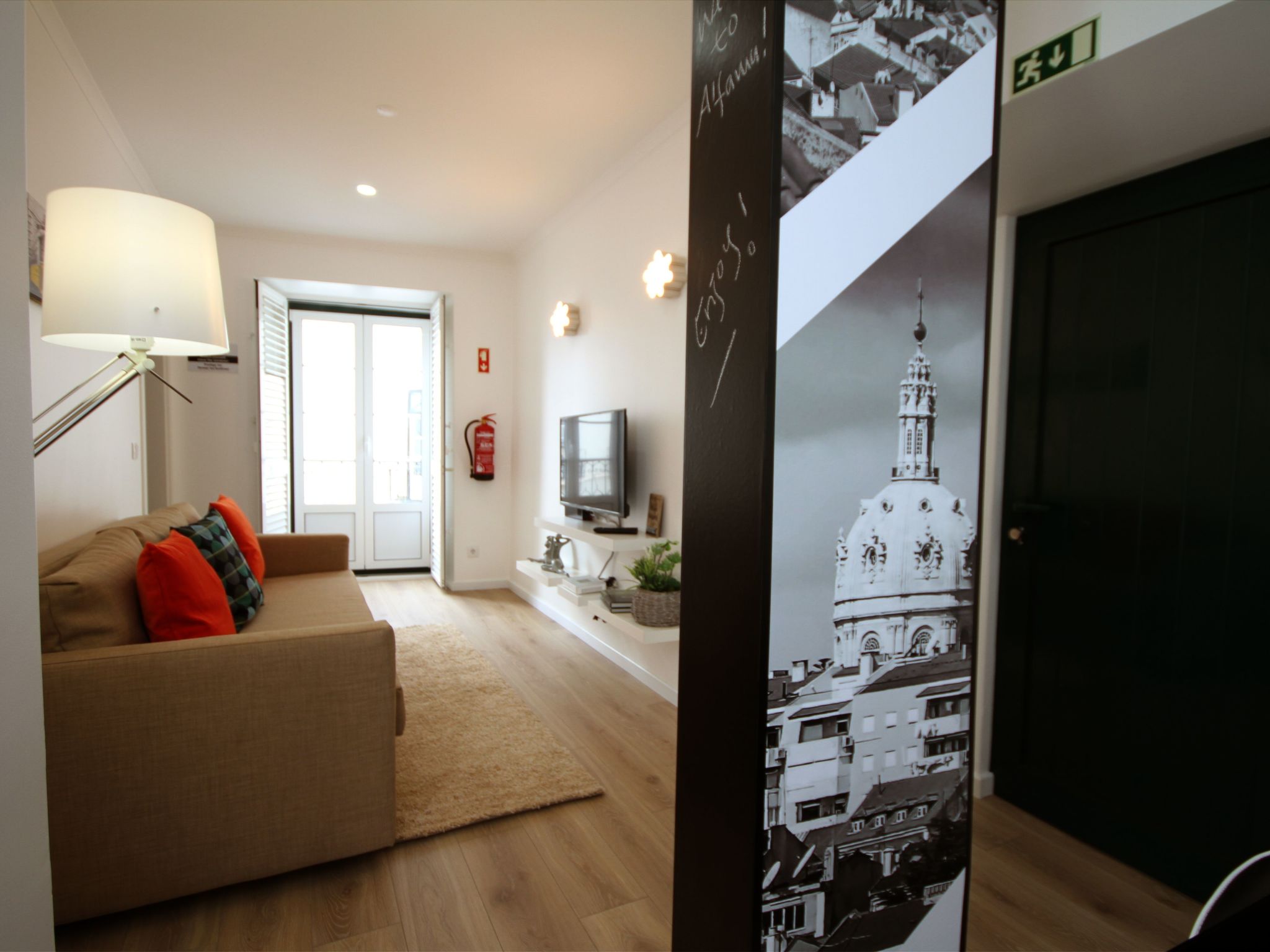 Alfama Right Point, Happiness House