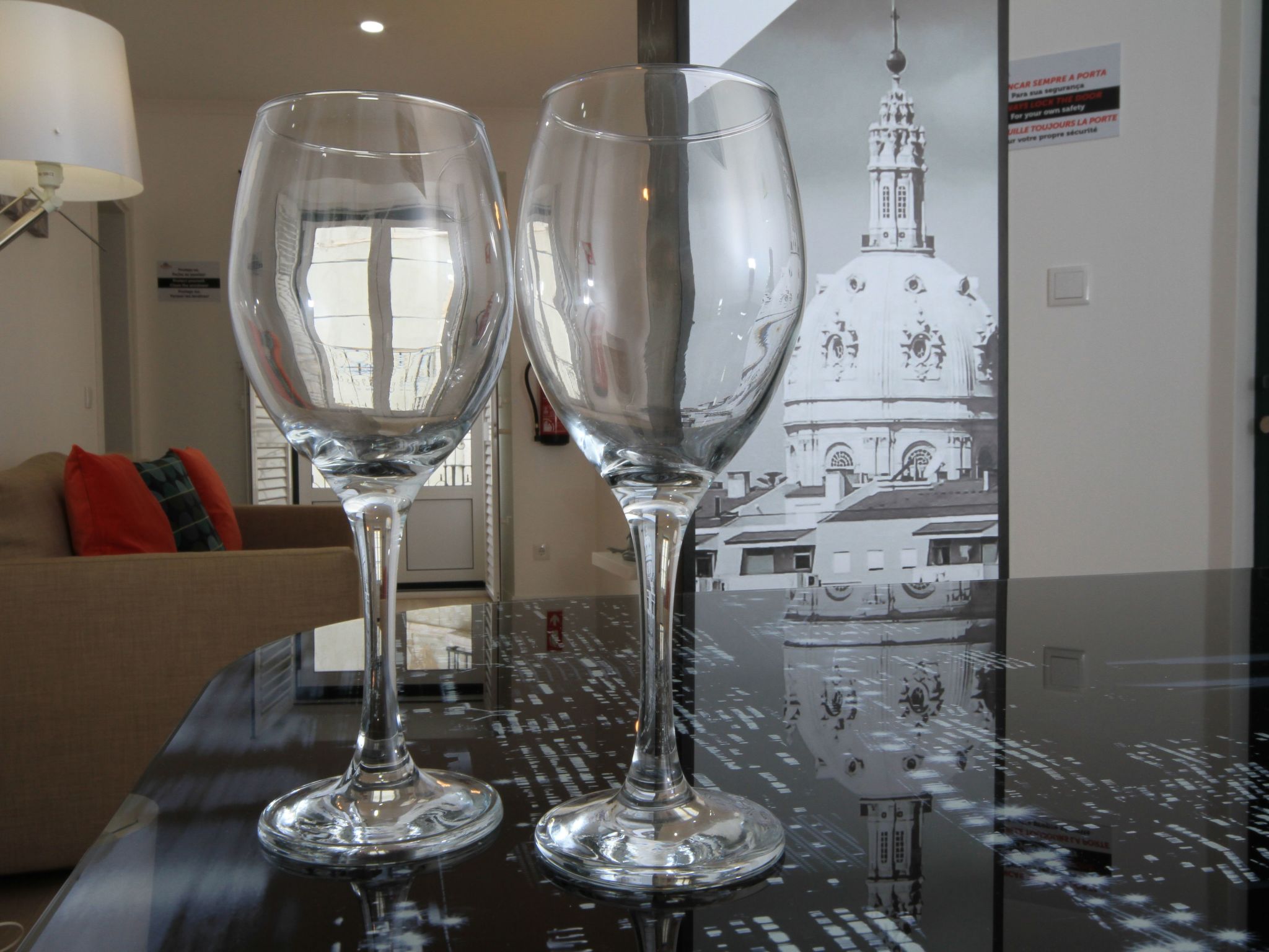 Alfama Right Point, Happiness House