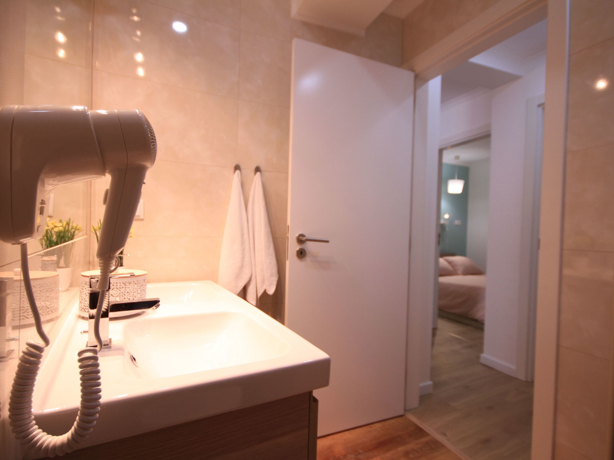 Alfama Right Point, Happiness House-Binnen