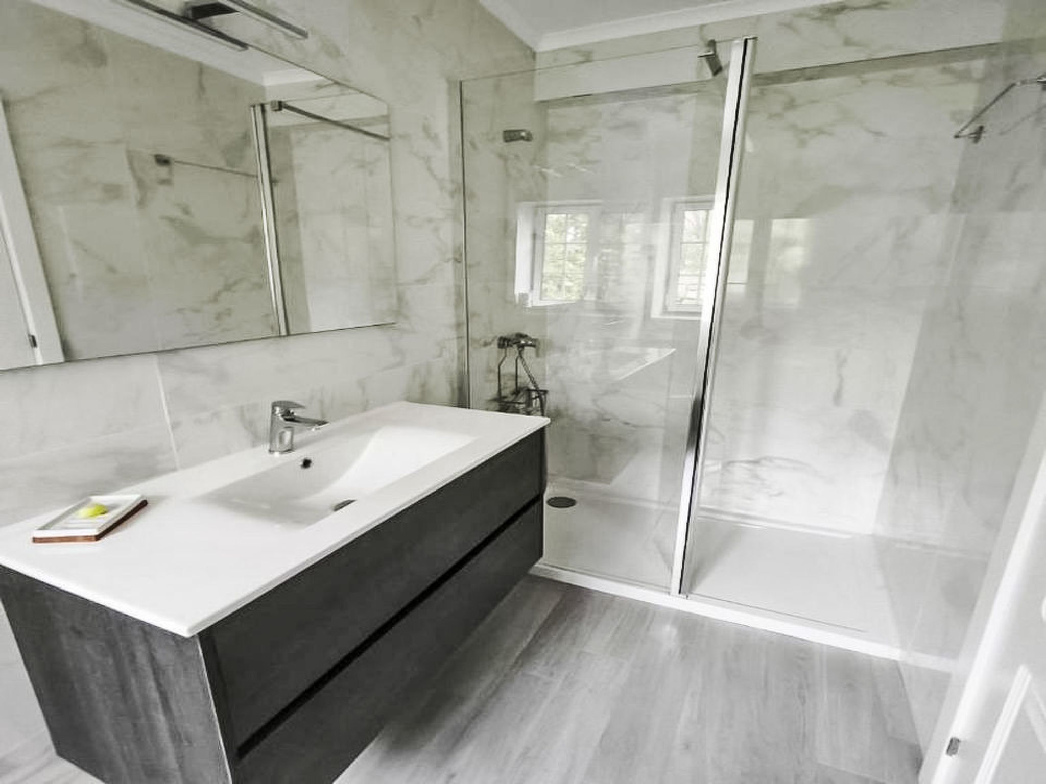 Picturesque Villa with Private Pool - Binnen
