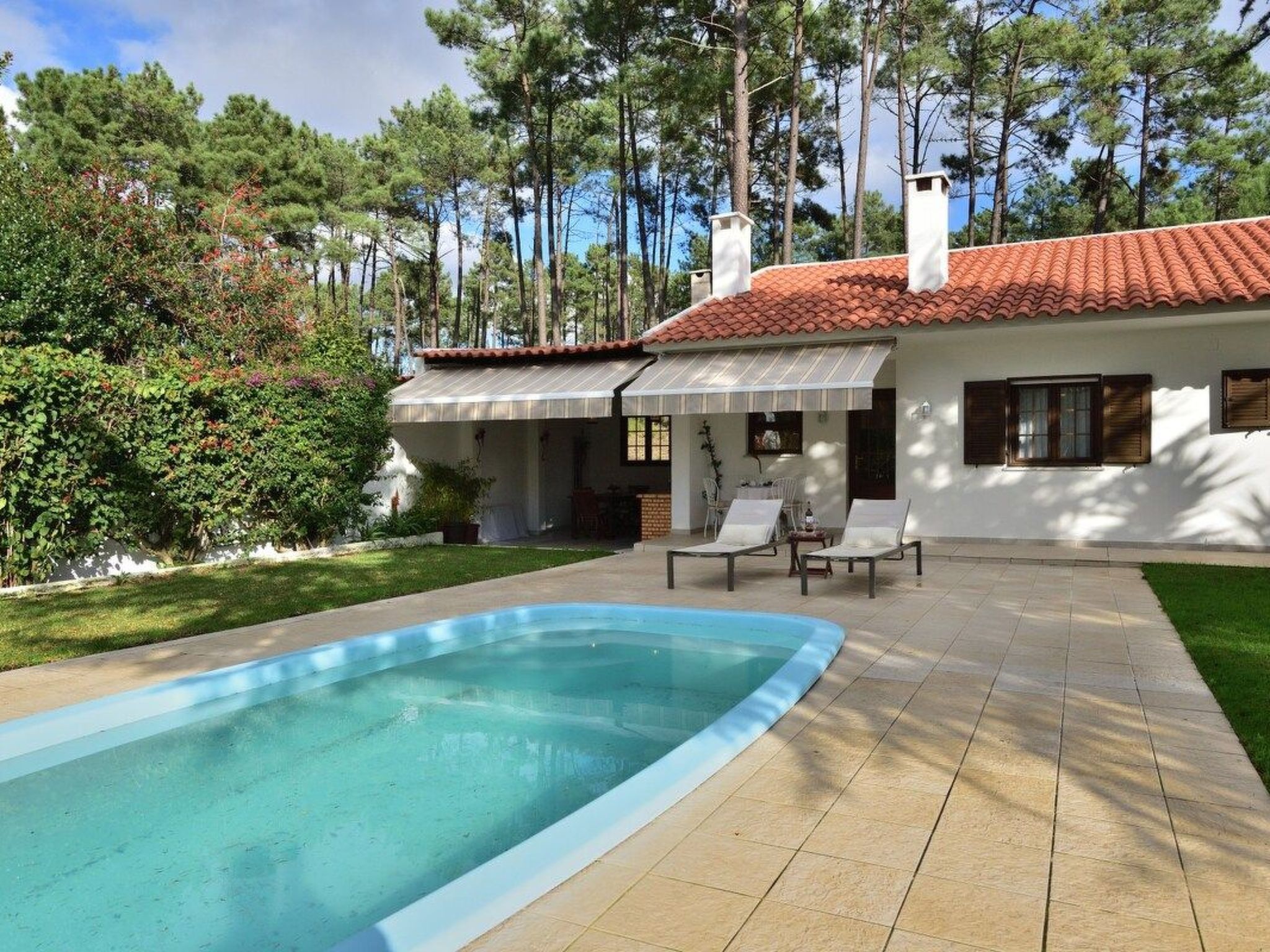 Mit Garten, Grill und Terrasse