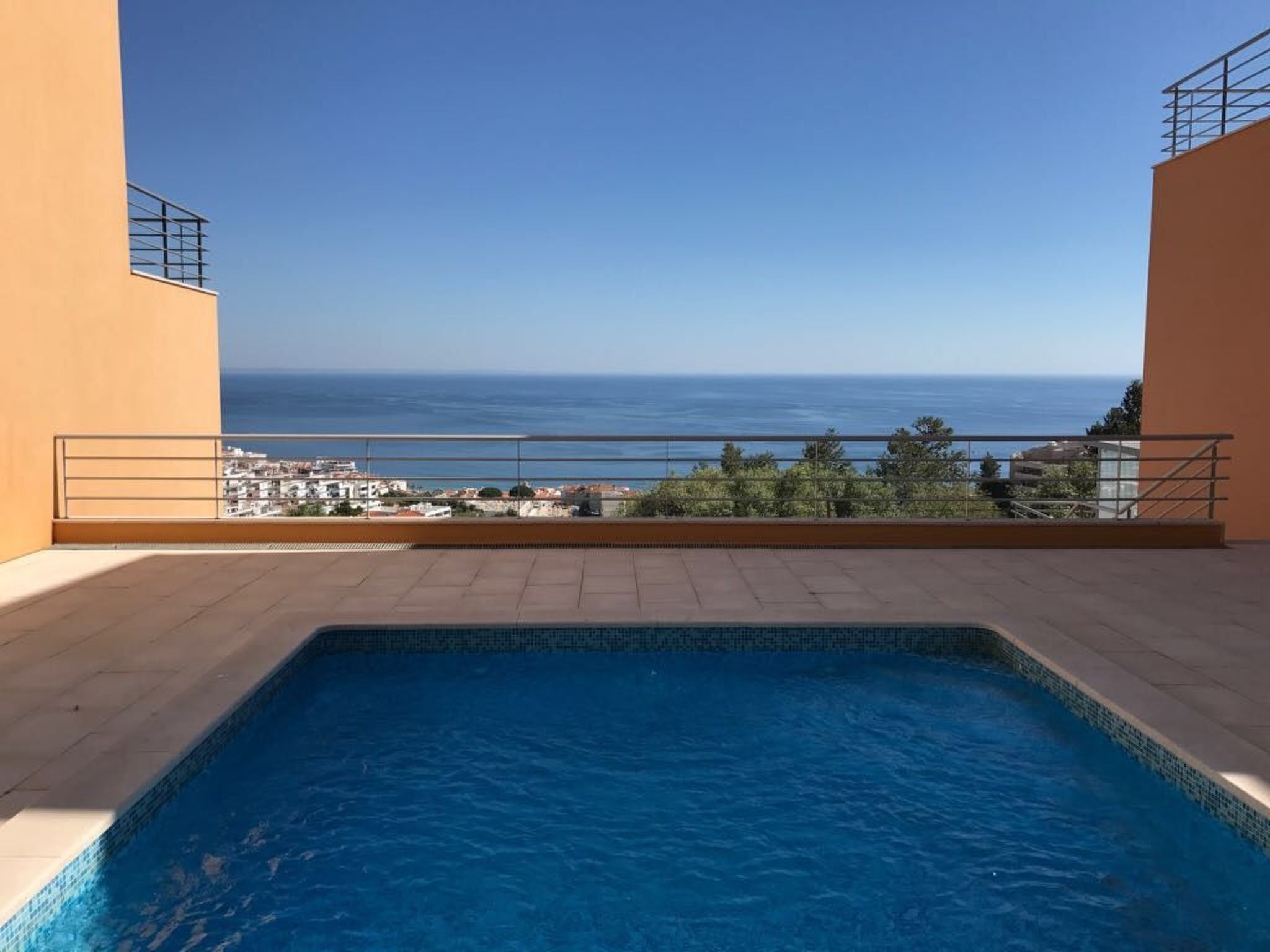 In Sesimbra mit Grill, Terrasse und Garten-Binnen