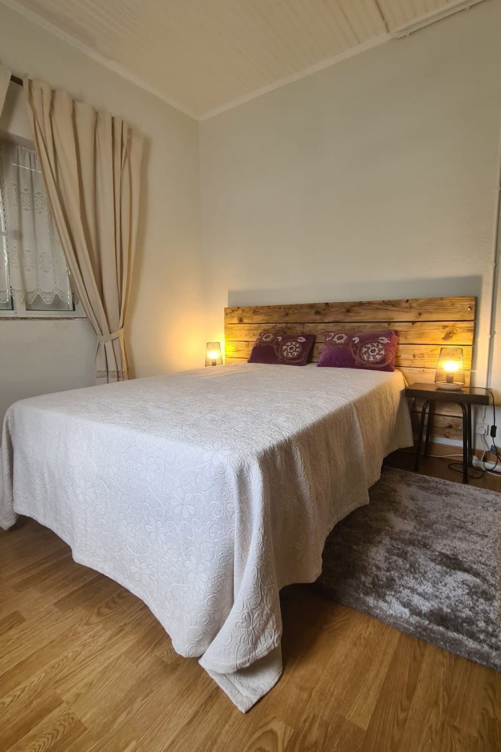 Weißes Haus in Douro Weinberge-Drinnen