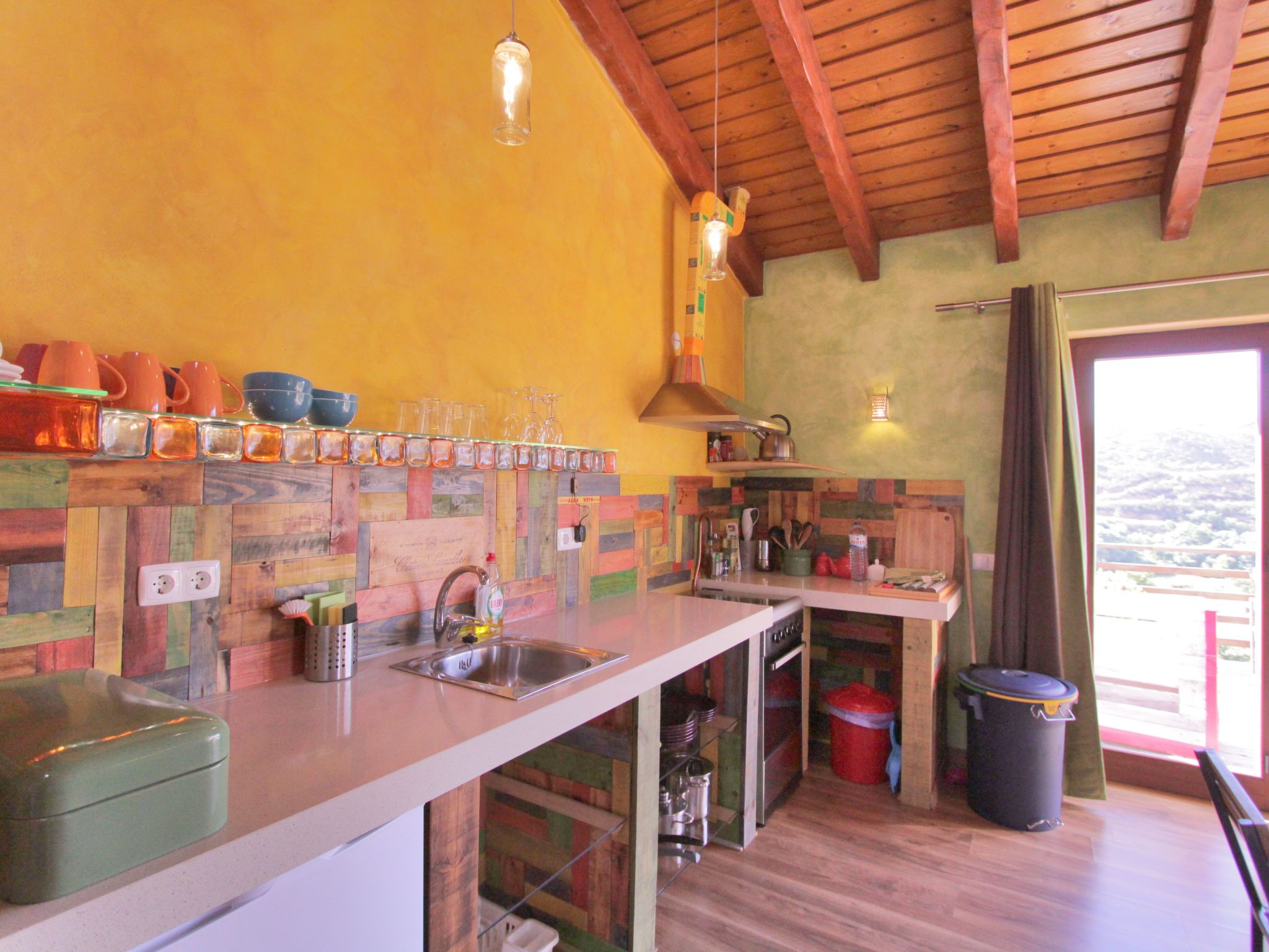 "The Recycle Art" mit Terrasse-Drinnen