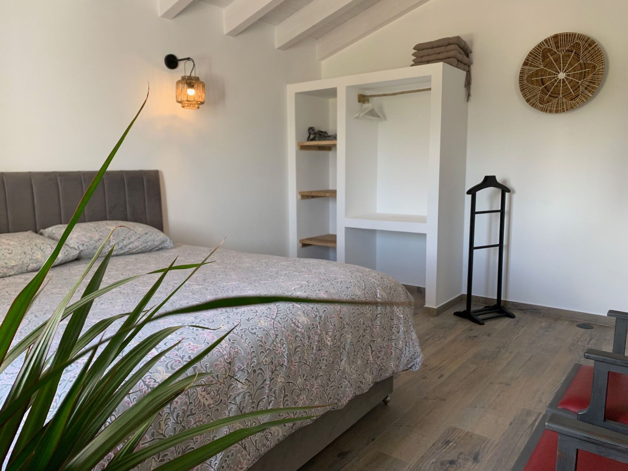 Auf dem Lande in der Nähe des Strandes-Drinnen