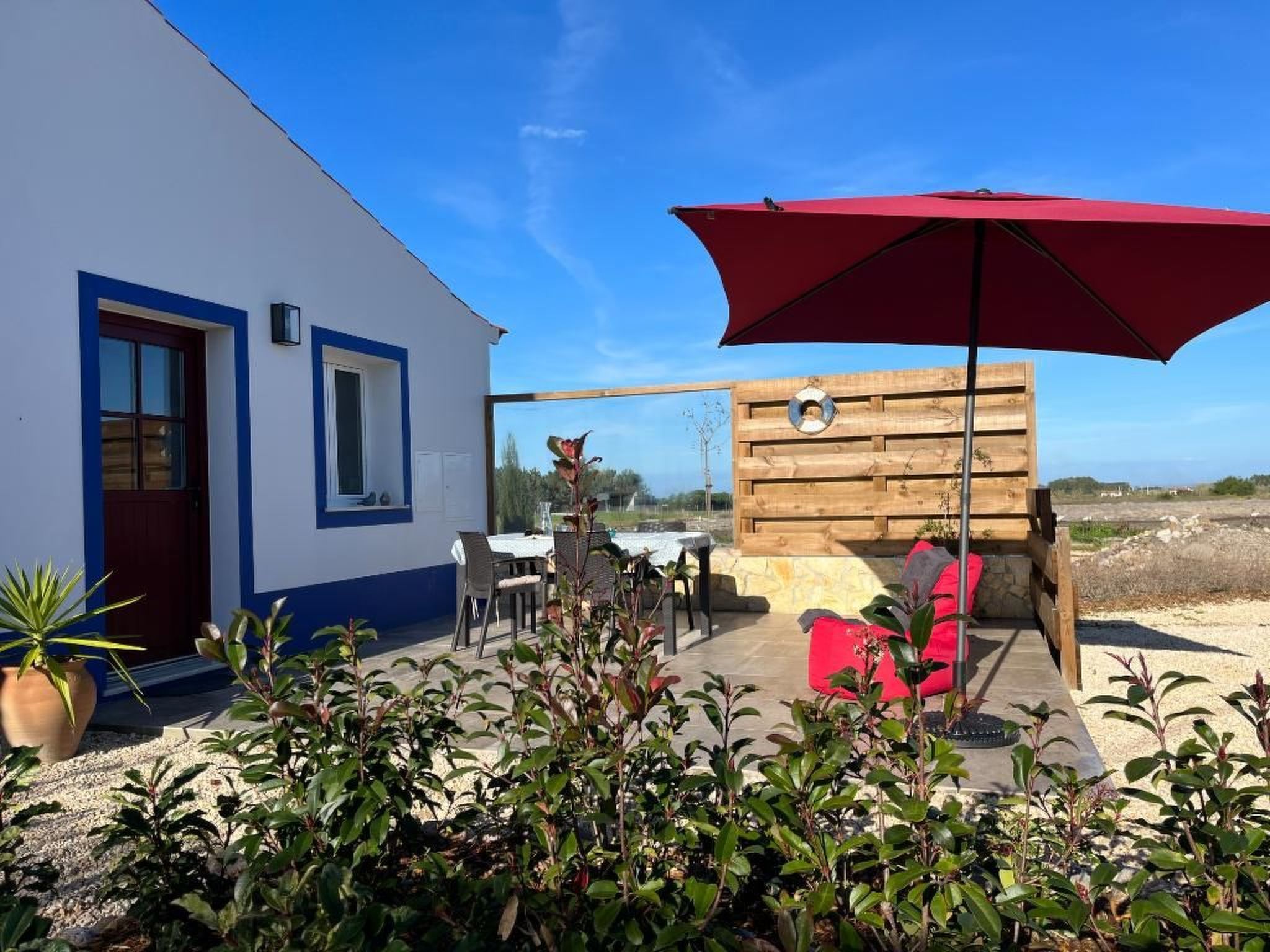 Auf dem Lande in der Nähe des Strandes-Drinnen