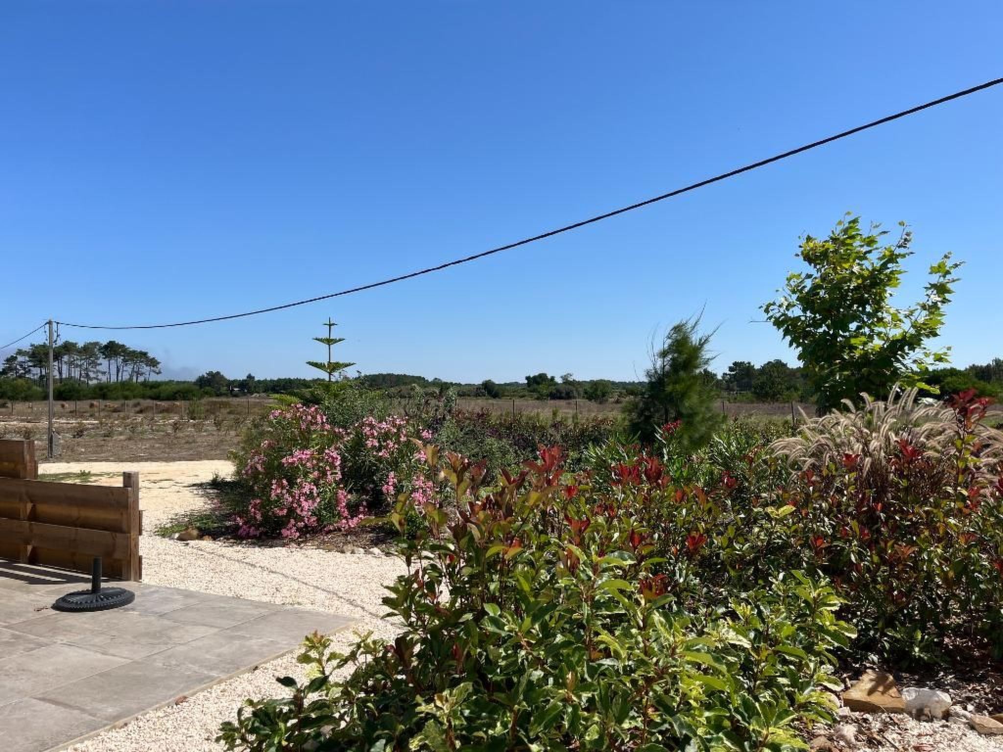 Auf dem Lande in der Nähe des Strandes-Drinnen