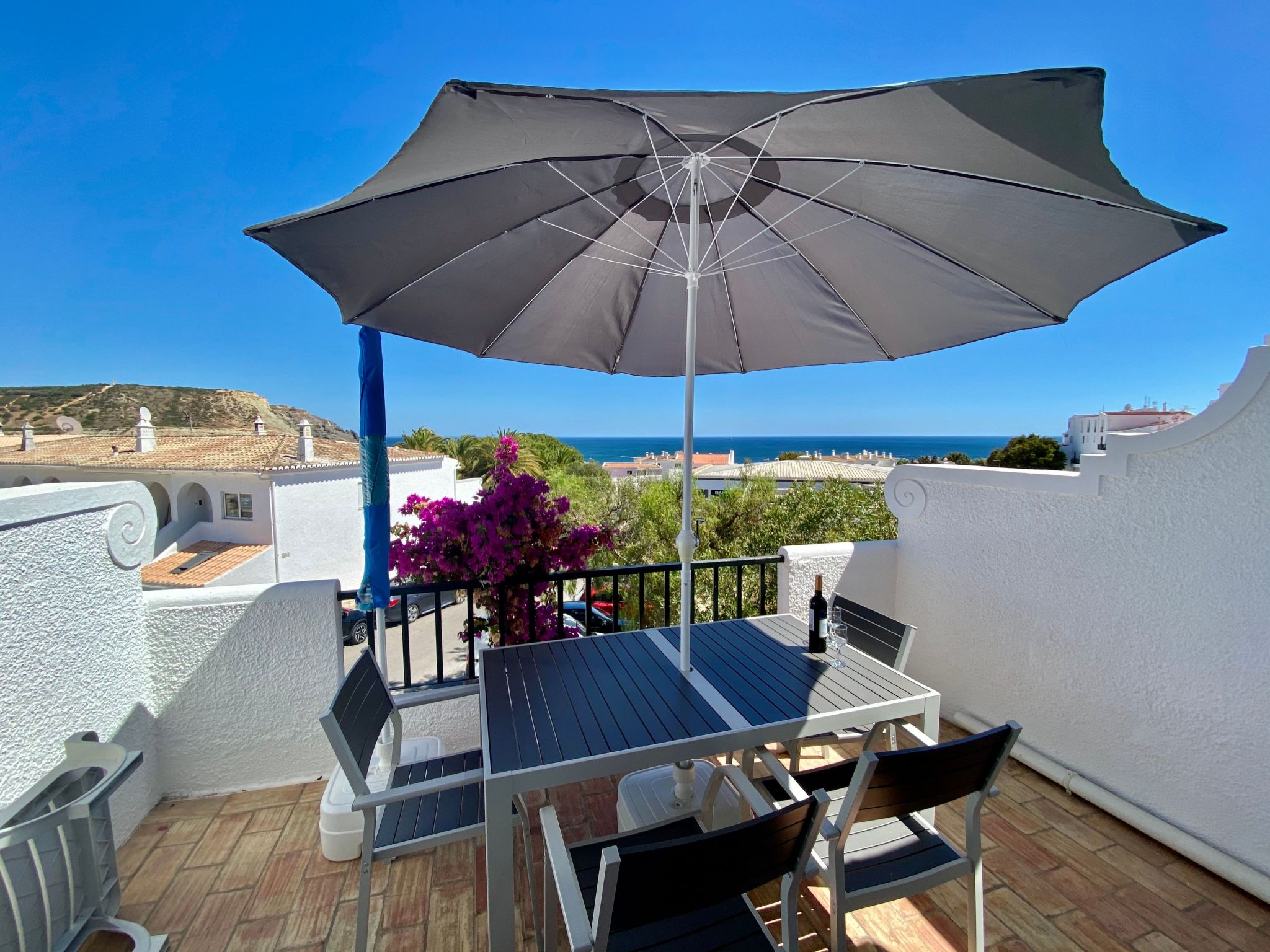 Zentrales Ferienhaus mit bezauberndem Meerblick-Image-tags.info