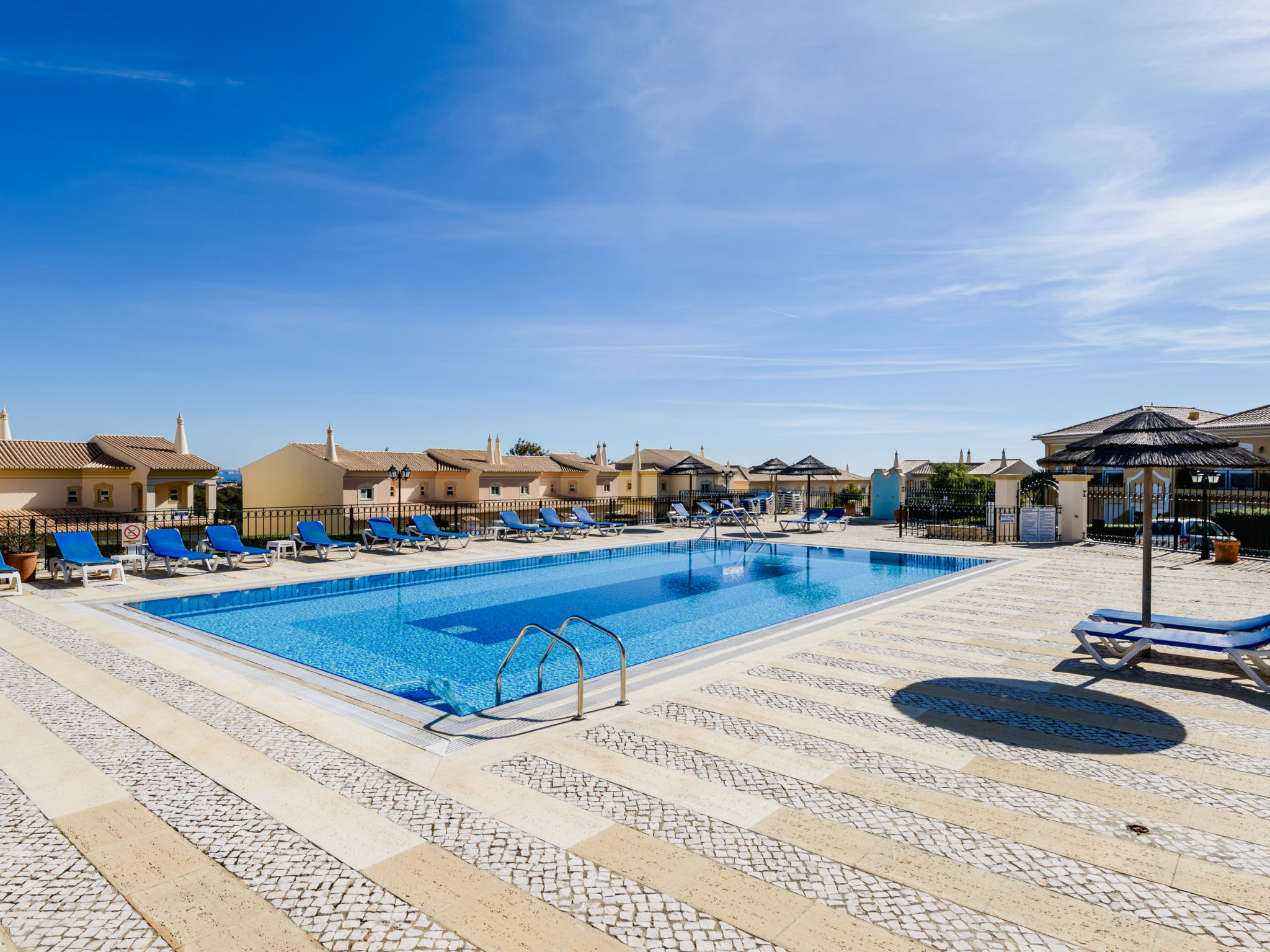 Fairview Golfside Apartment at Boavista