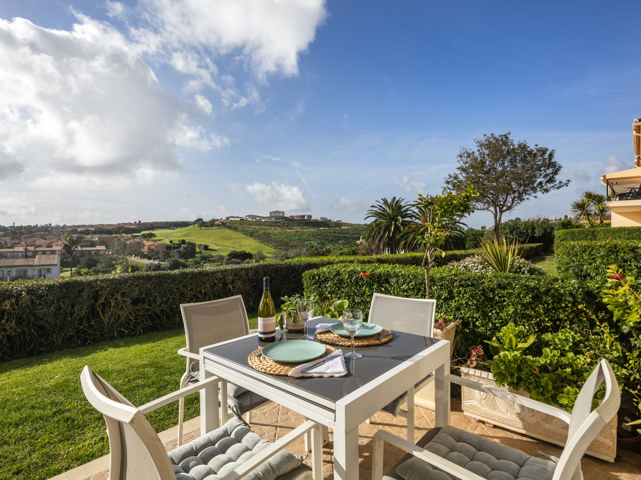 Fairview Golfside Apartment at Boavista - Draußen