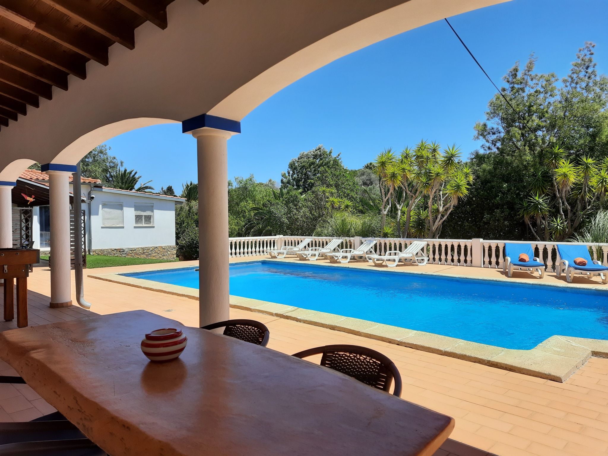 Mit Terrasse und Gemeinschaftspool-Buiten