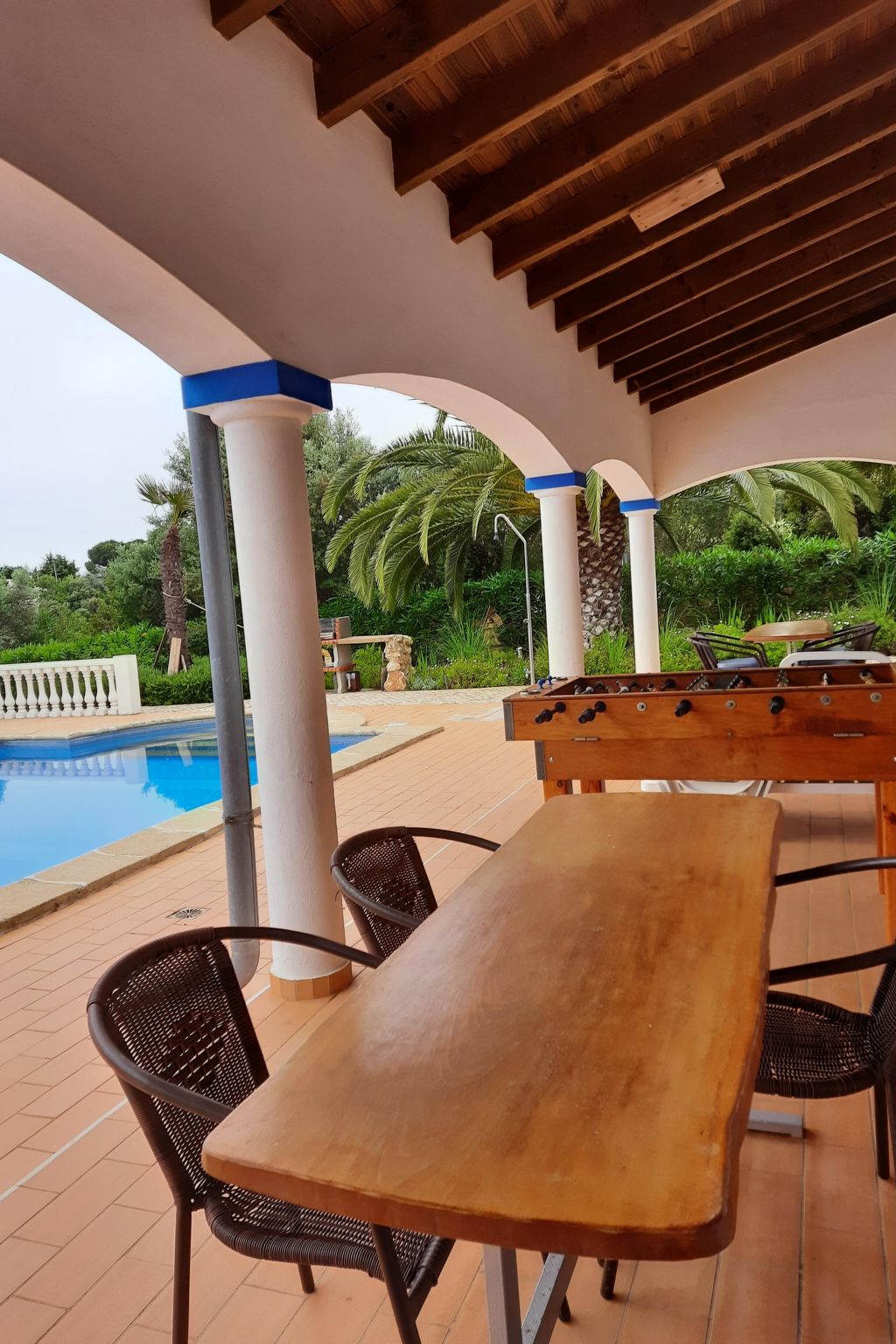 Mit Terrasse und Gemeinschaftspool-Buiten