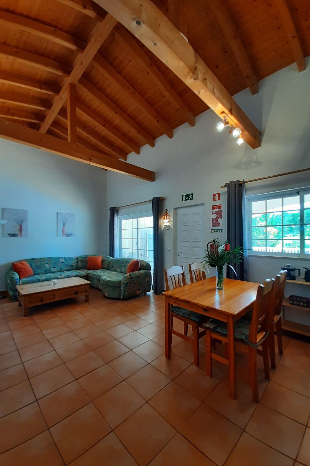 Mit Terrasse und Gemeinschaftspool-Binnen