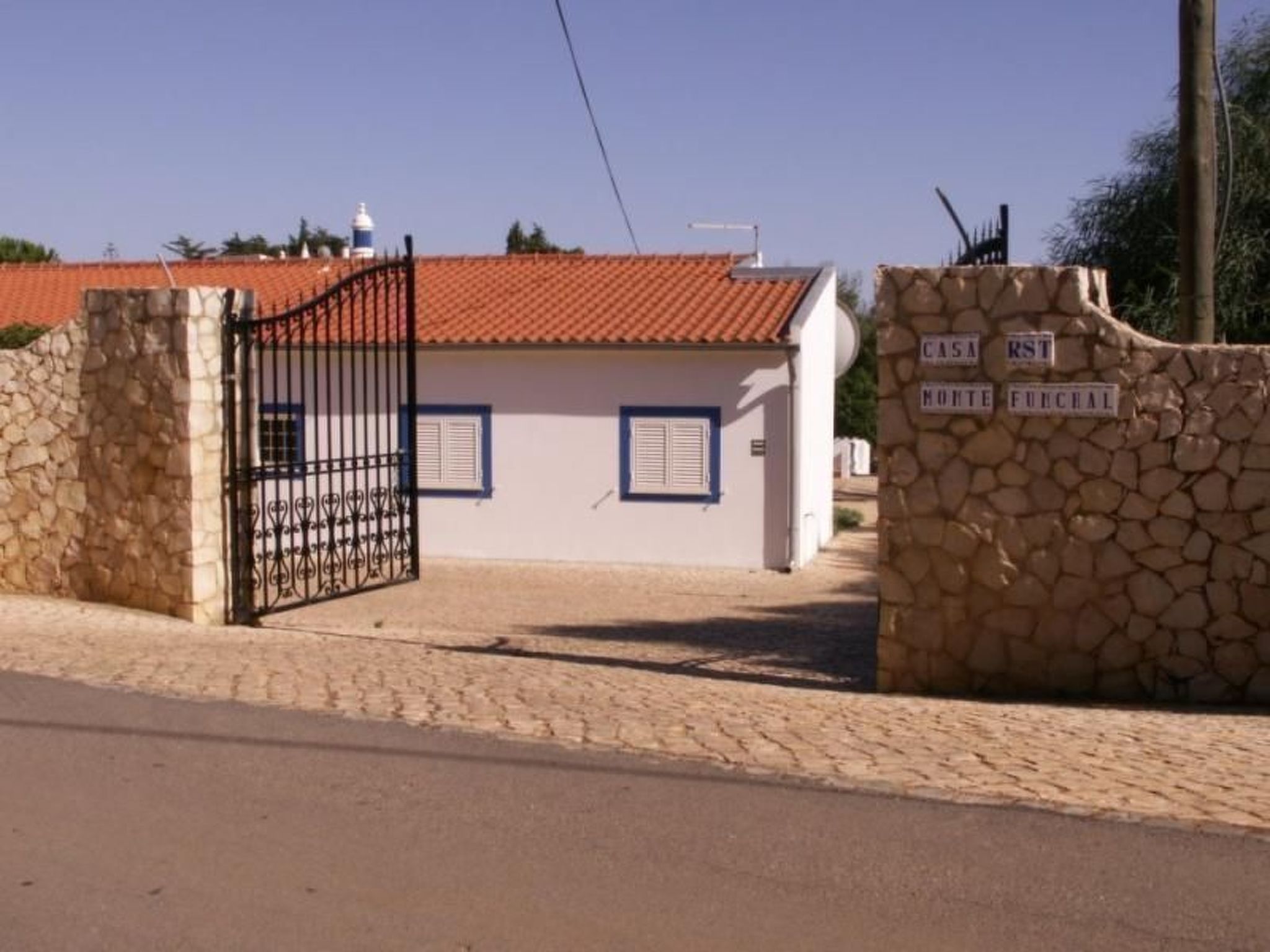 Photo of mit Terrasse und Gemeinschaftspool