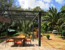 mit Terrasse und Gemeinschaftspool
