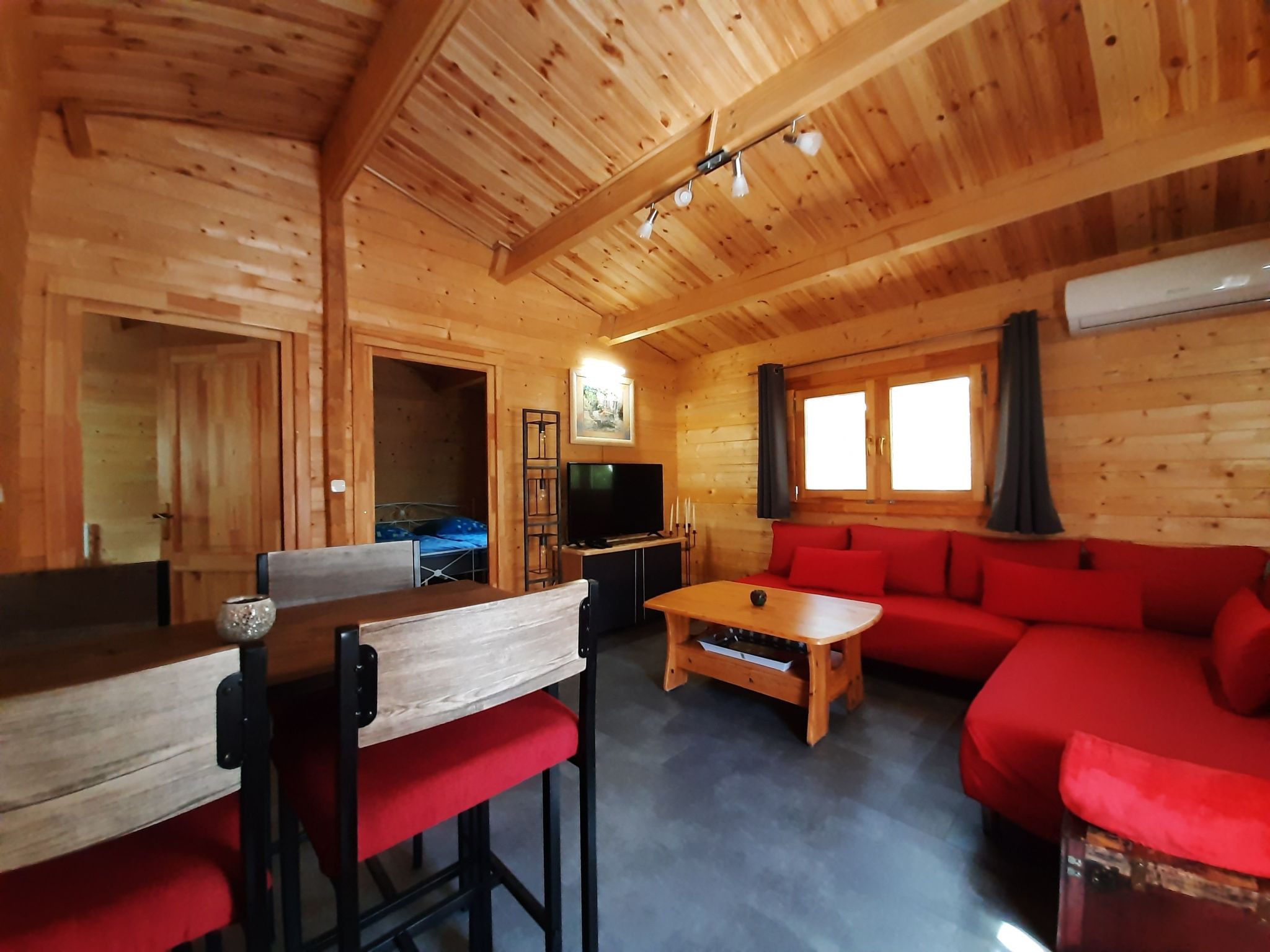 Mit Terrasse und Gemeinschaftspool