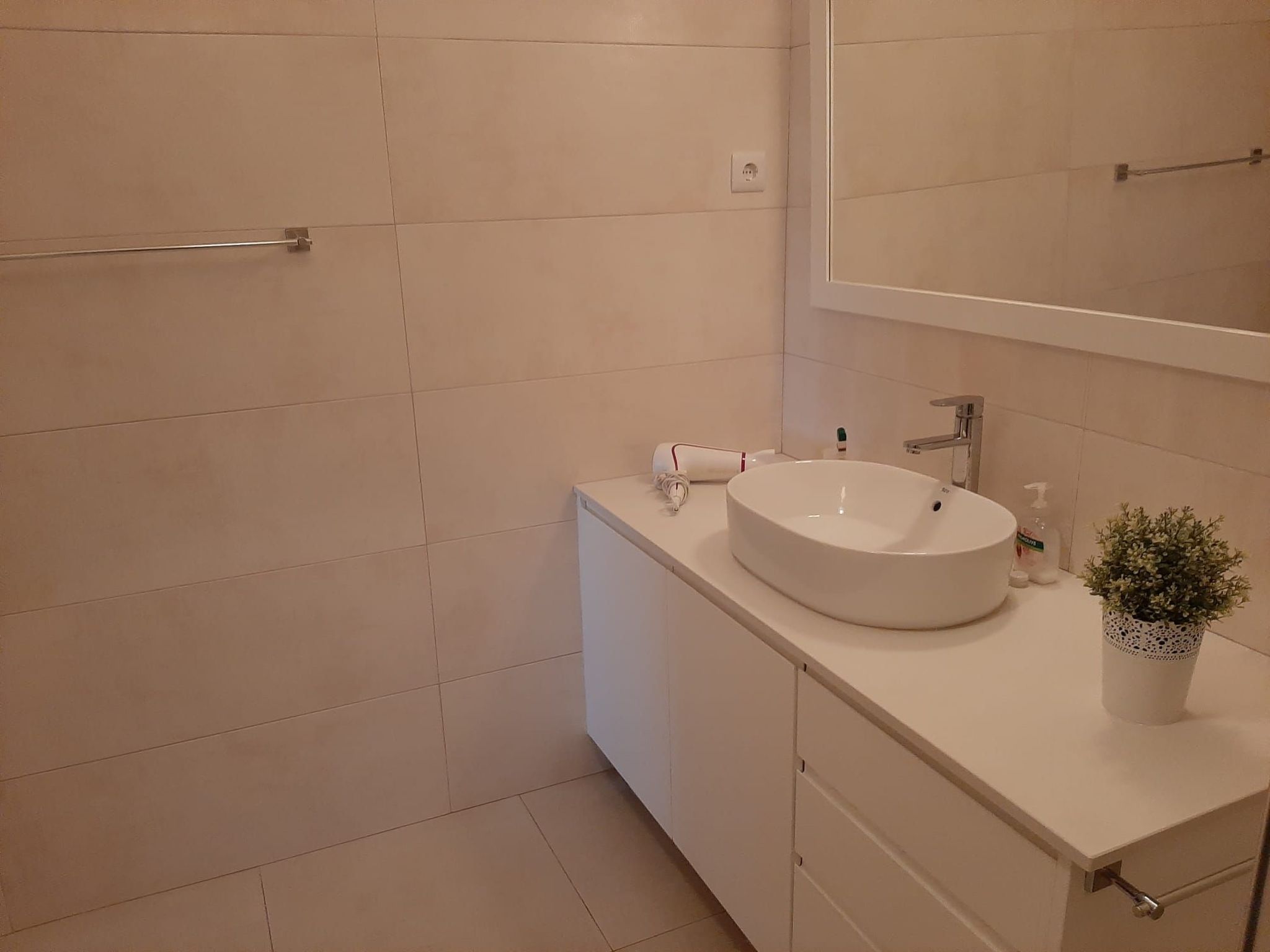 Wohnung mit Infinity-Pool-Image-tags.info