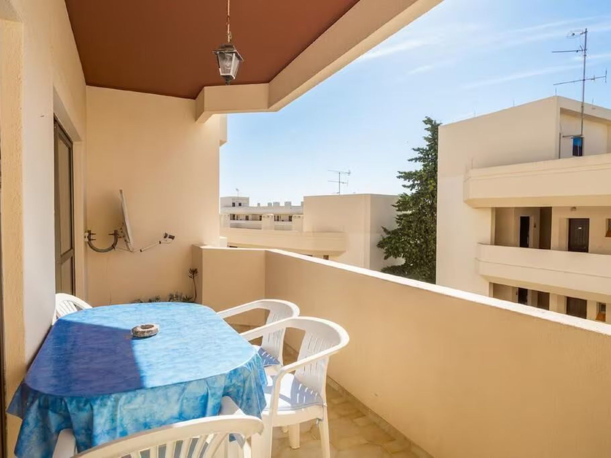 Wohnung mit Infinity-Pool-Image-tags.info