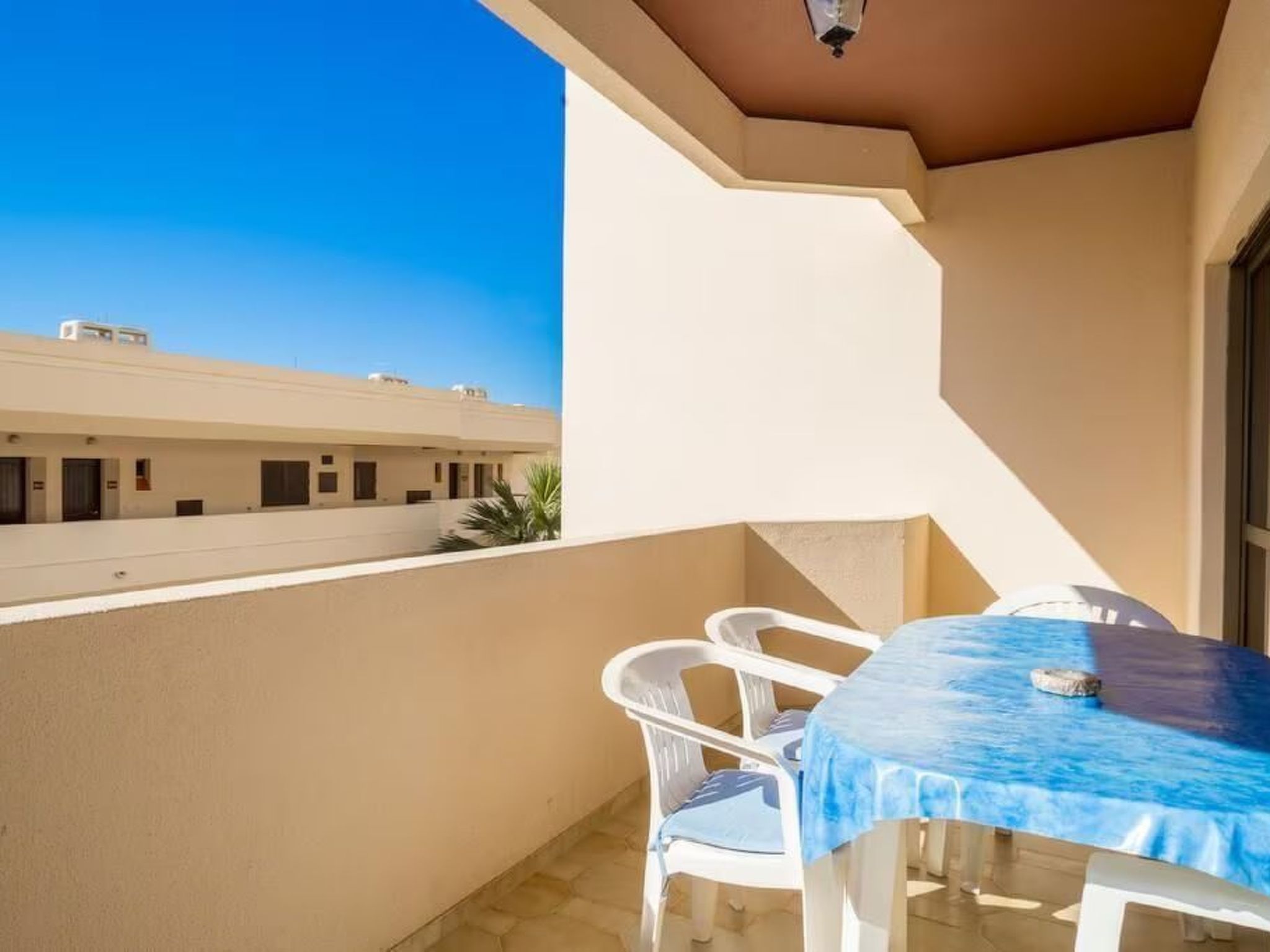 Wohnung mit Infinity-Pool-Image-tags.info