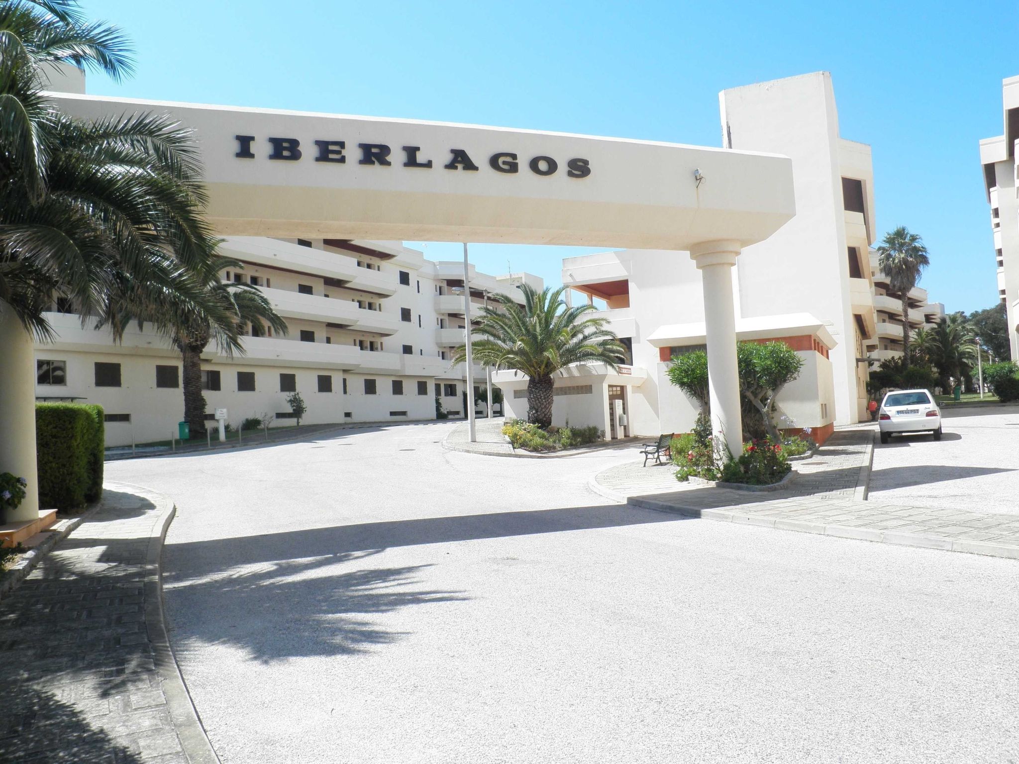 Wohnung mit Infinity-Pool-Image-tags.info