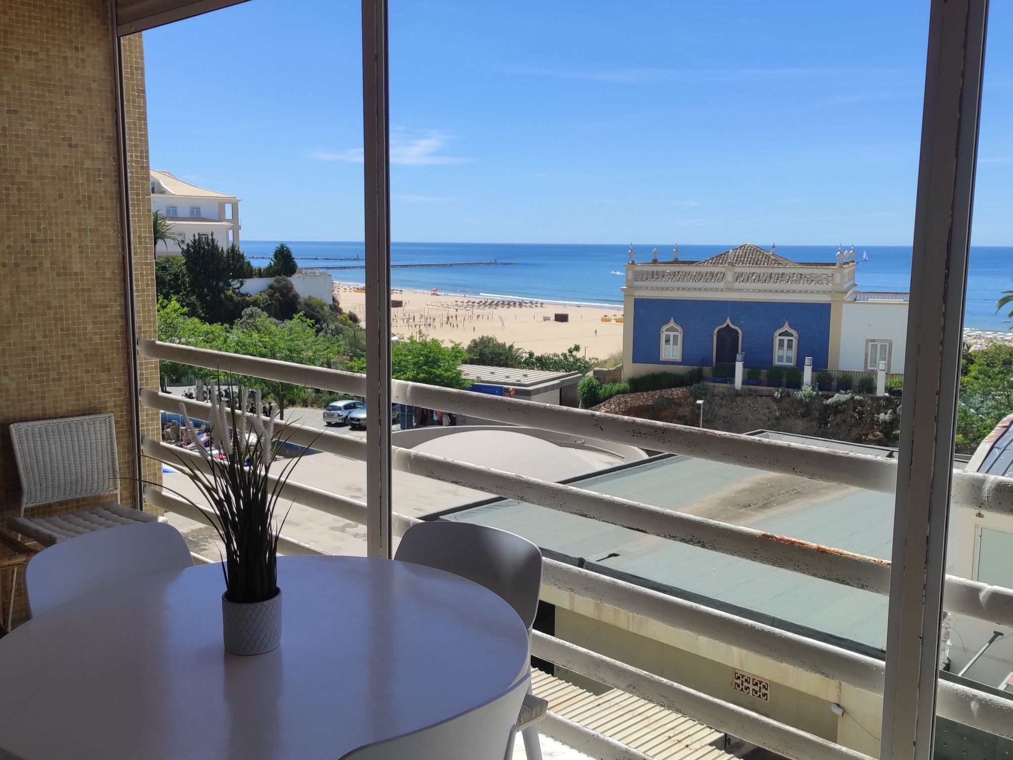 "Peixes" mit Blick auf das Wasser-Binnen