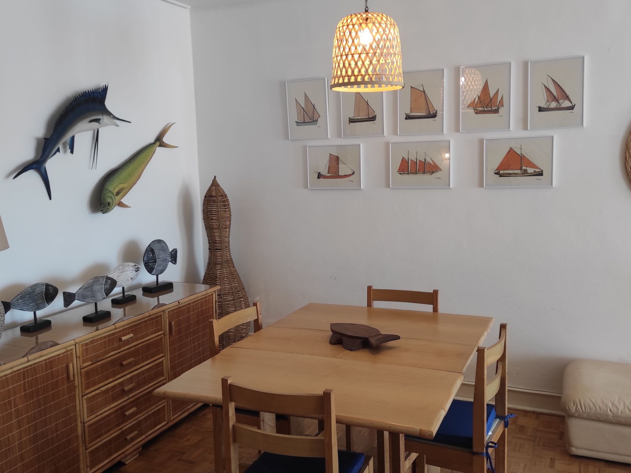 "Peixes" mit Blick auf das Wasser-Binnen