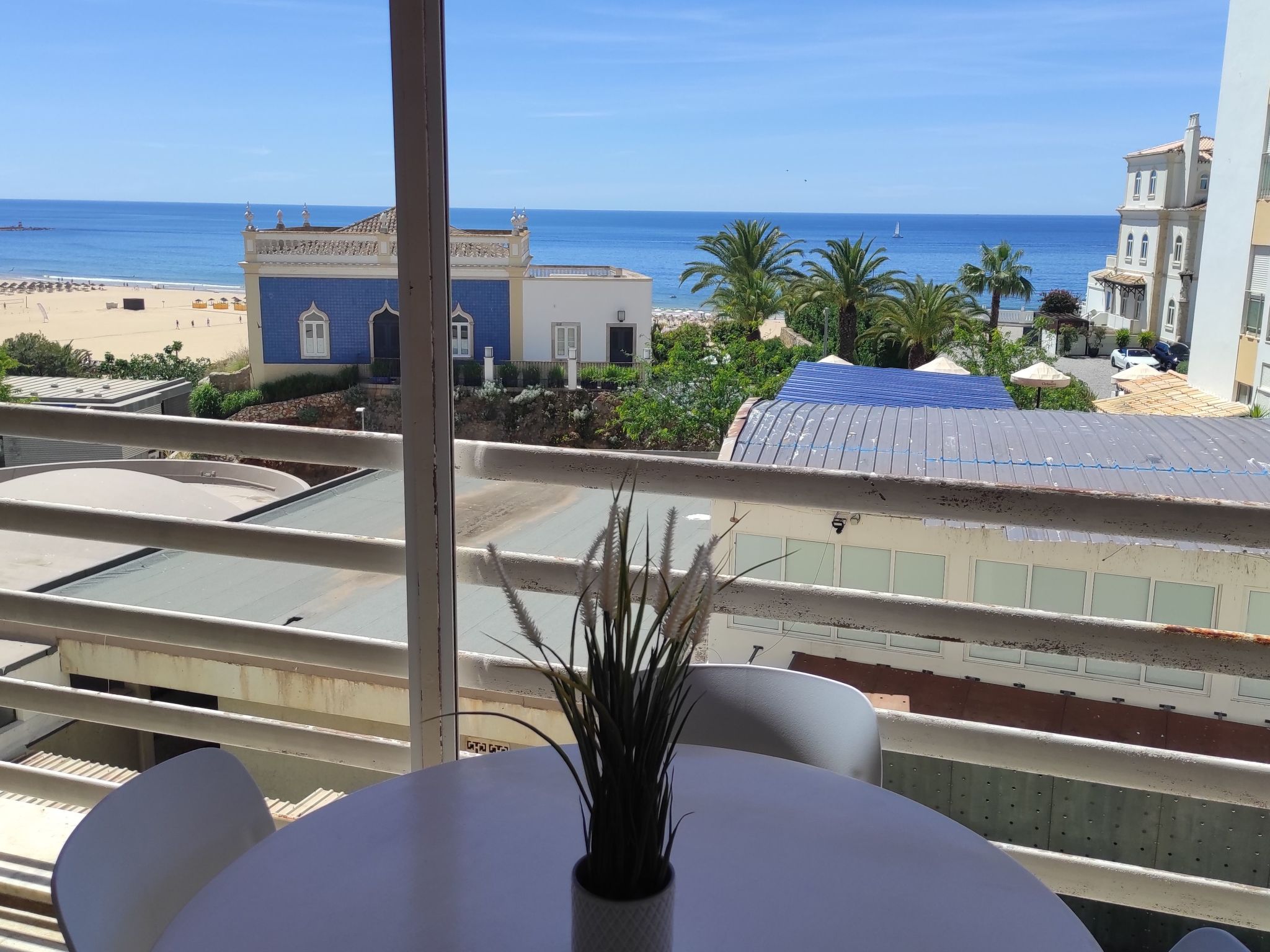 "Peixes" mit Blick auf das Wasser-Binnen