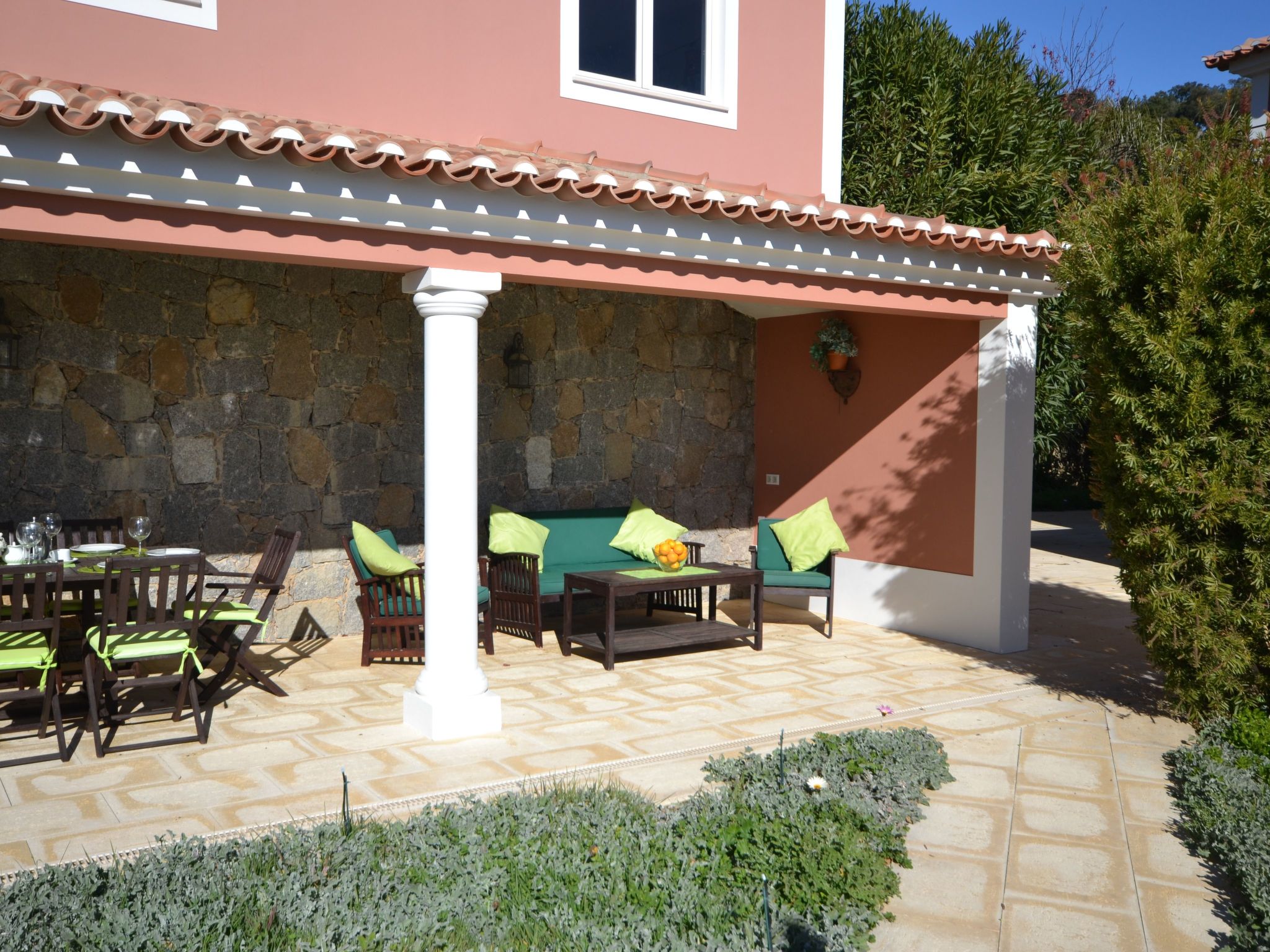 Luxuriöse Privatvilla mit Infinity-Pool-Drinnen