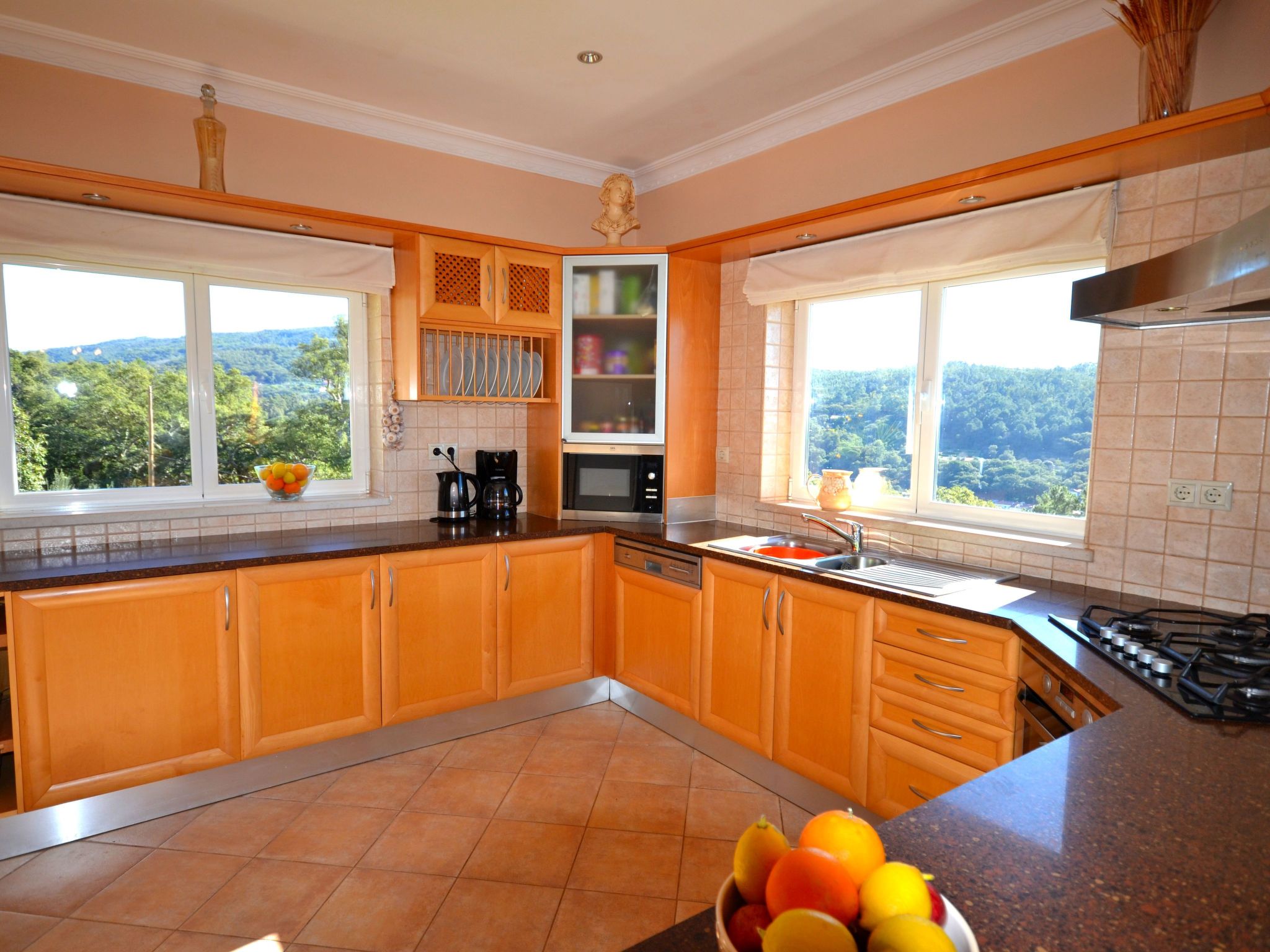 Luxuriöse Privatvilla mit Infinity-Pool-Drinnen