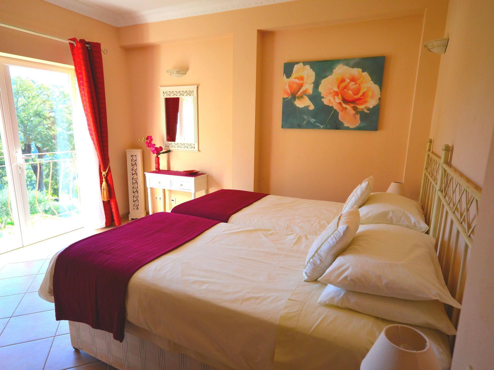 Luxuriöse Privatvilla mit Infinity-Pool-Drinnen